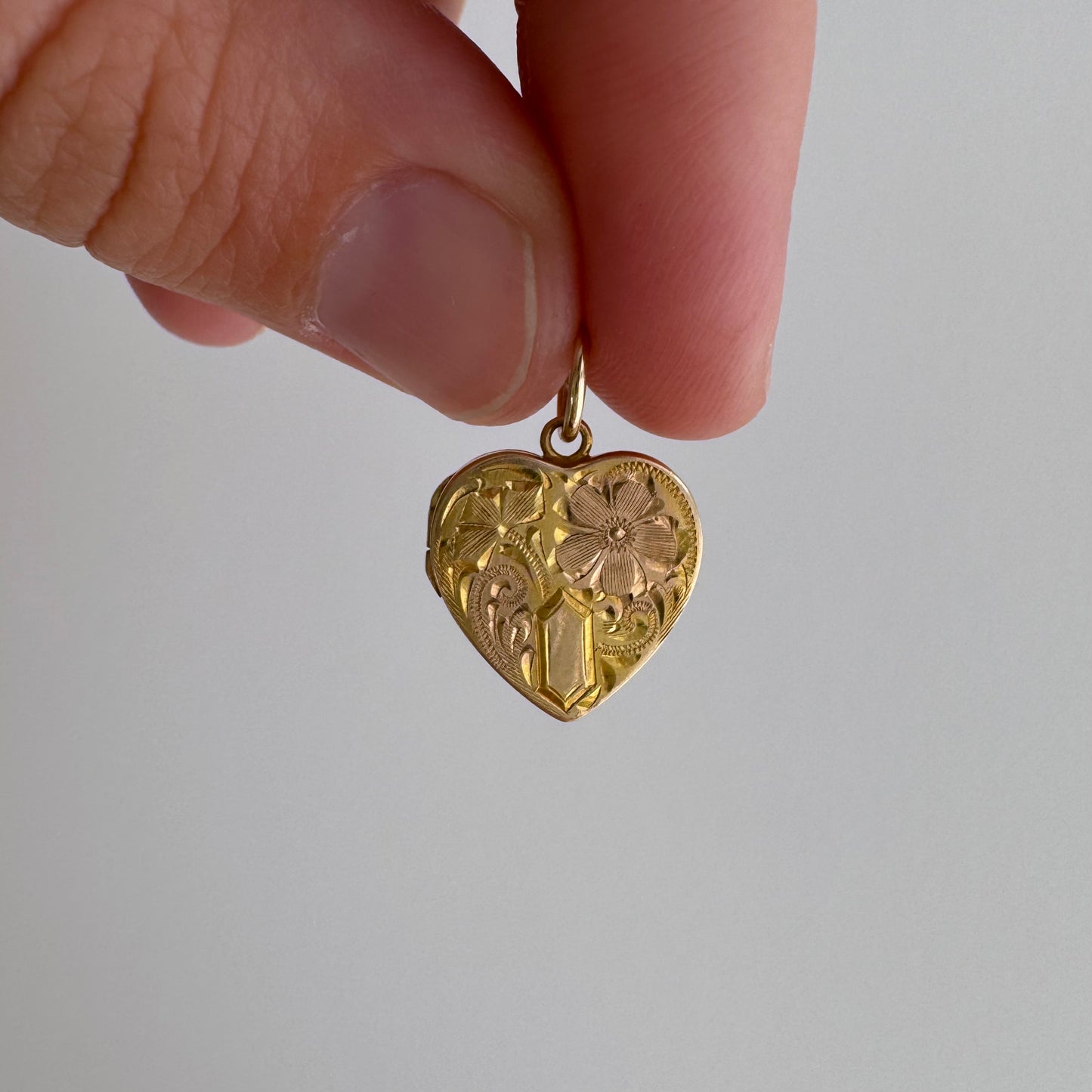 V I N T A G E // 1930s florals / 14k yellow and rose gold heart shaped floral locket / a pendant or charm