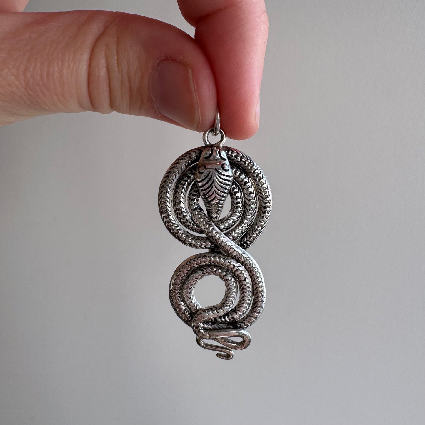 V I N T A G E // figure 8 snake / sterling silver infinite figure eight snake / a pendant