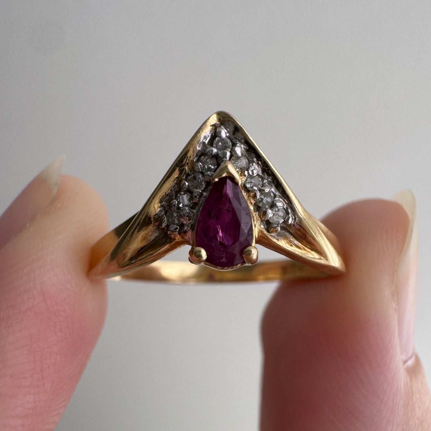 V I N T A G E // this way / 14k diamond and tear drop ruby chevron stacking ring / size 5.75