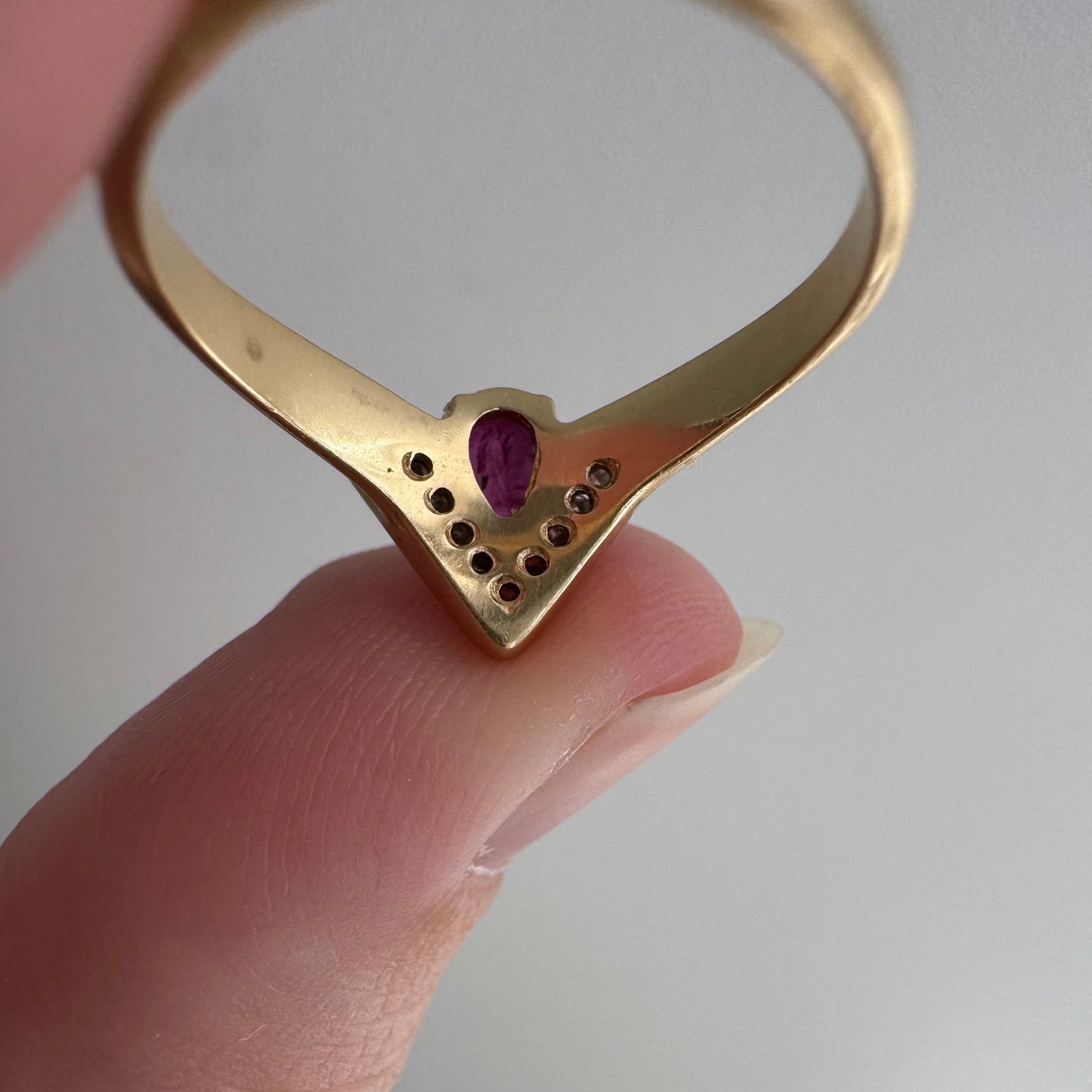 V I N T A G E // this way / 14k diamond and tear drop ruby chevron stacking ring / size 5.75