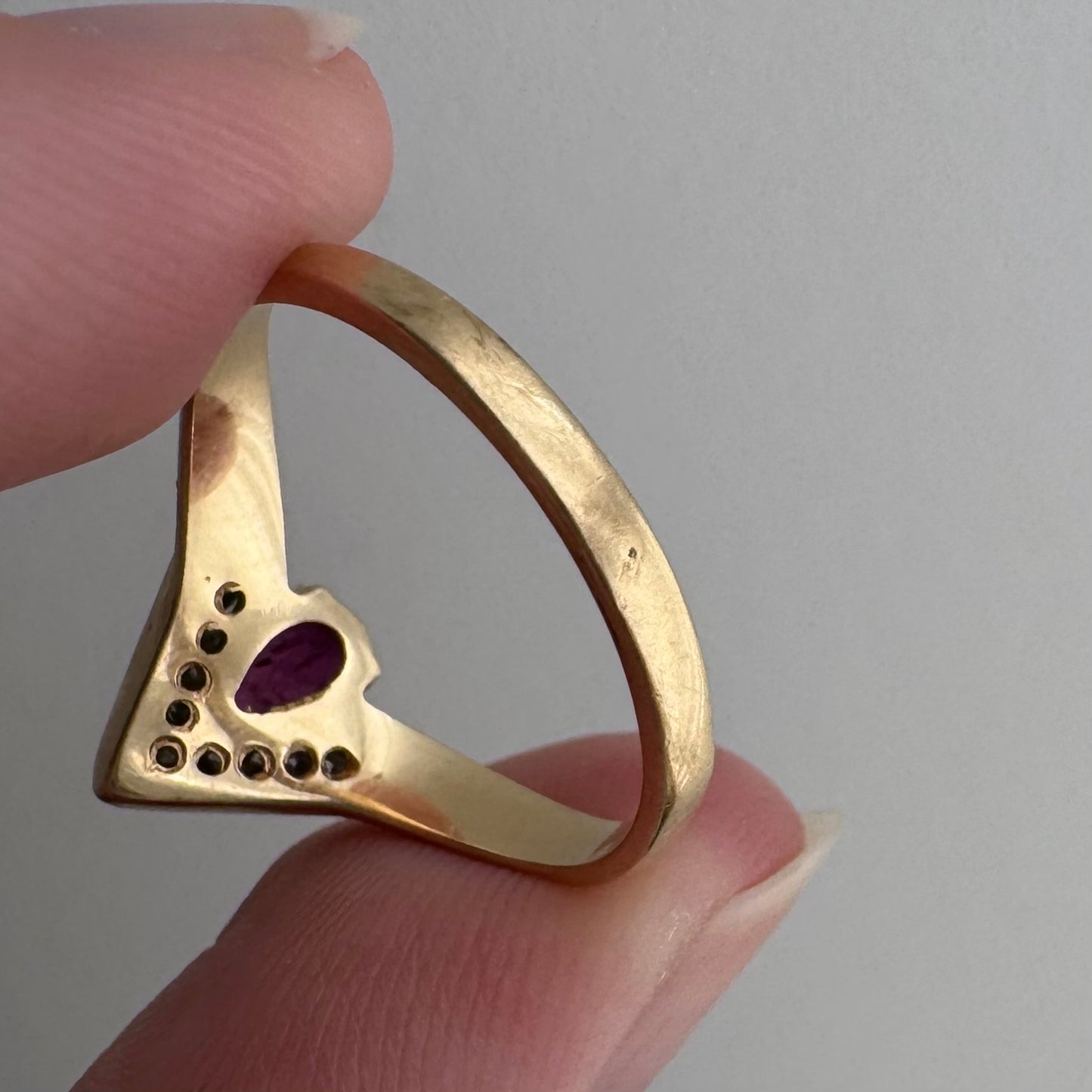 V I N T A G E // this way / 14k diamond and tear drop ruby chevron stacking ring / size 5.75