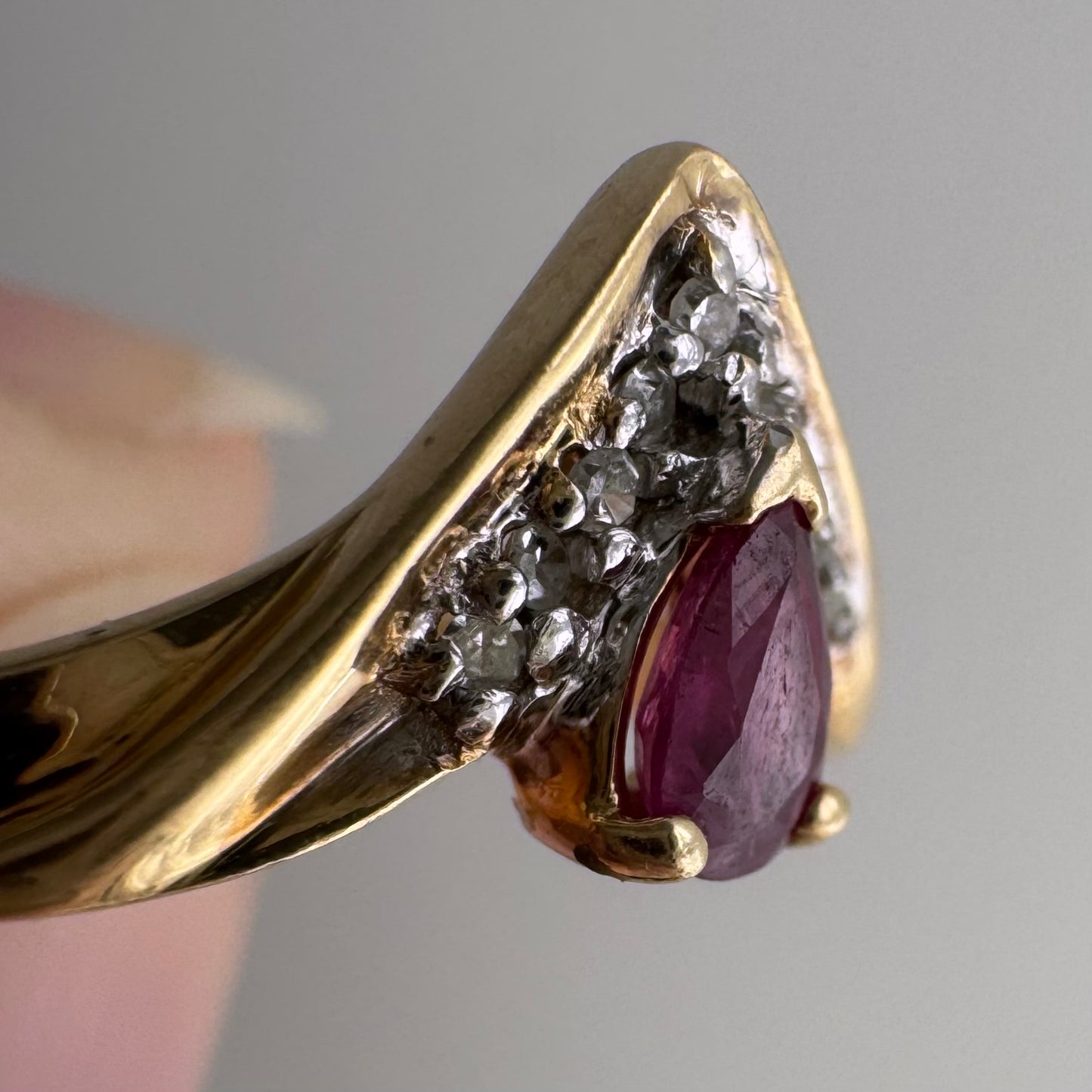 V I N T A G E // this way / 14k diamond and tear drop ruby chevron stacking ring / size 5.75