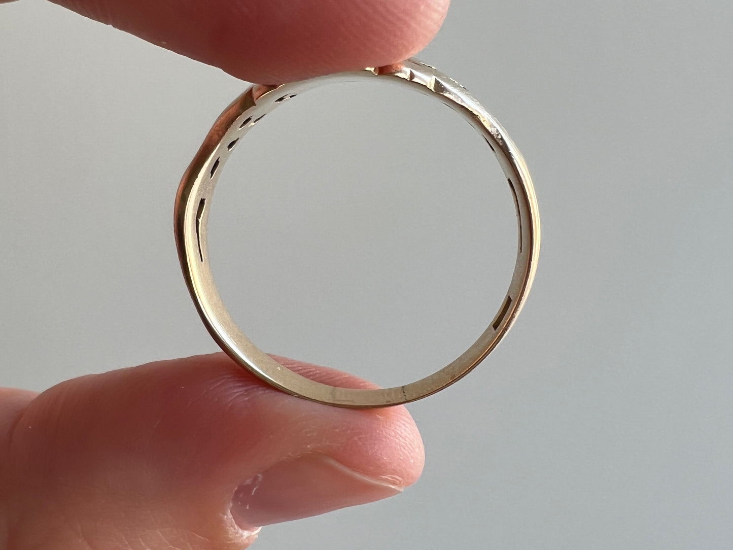 A N T I Q U E // aging roar / 10k yellow gold with ruby and diamond / size 11