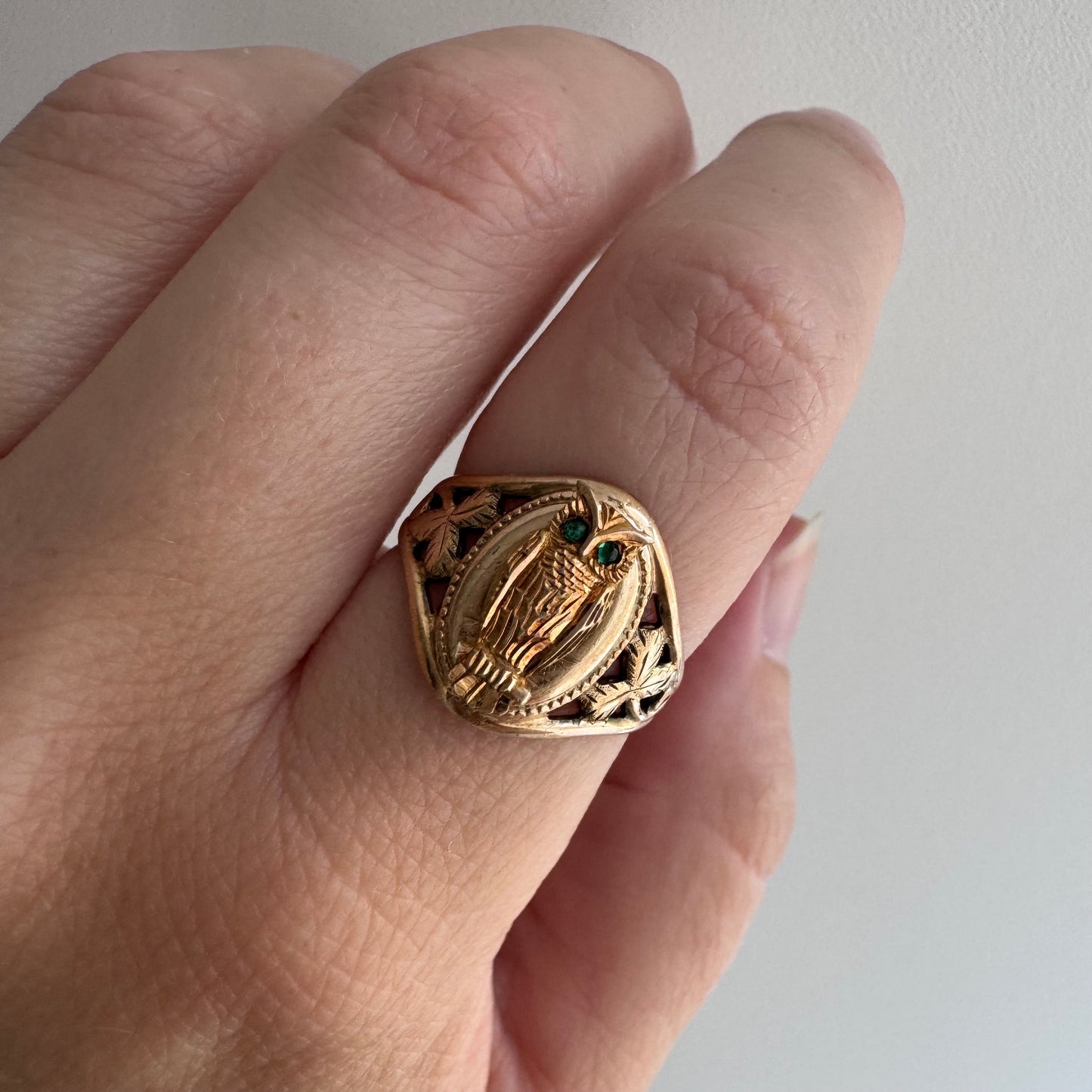 reimagined A N T I Q U E // sage watcher / 9k rosy gold clover signet with mounted engraved owl / size 6.25