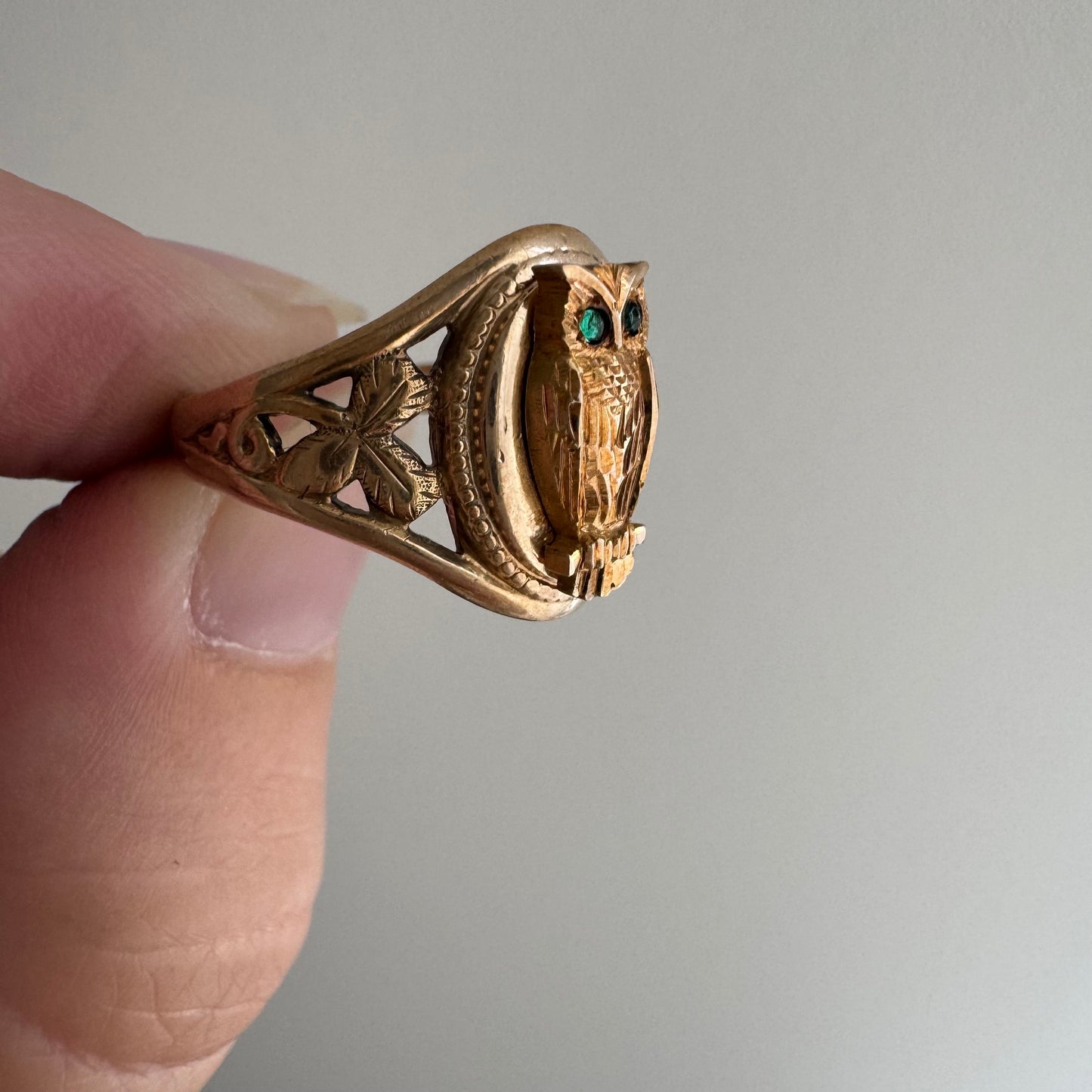 reimagined A N T I Q U E // sage watcher / 9k rosy gold clover signet with mounted engraved owl / size 6.25