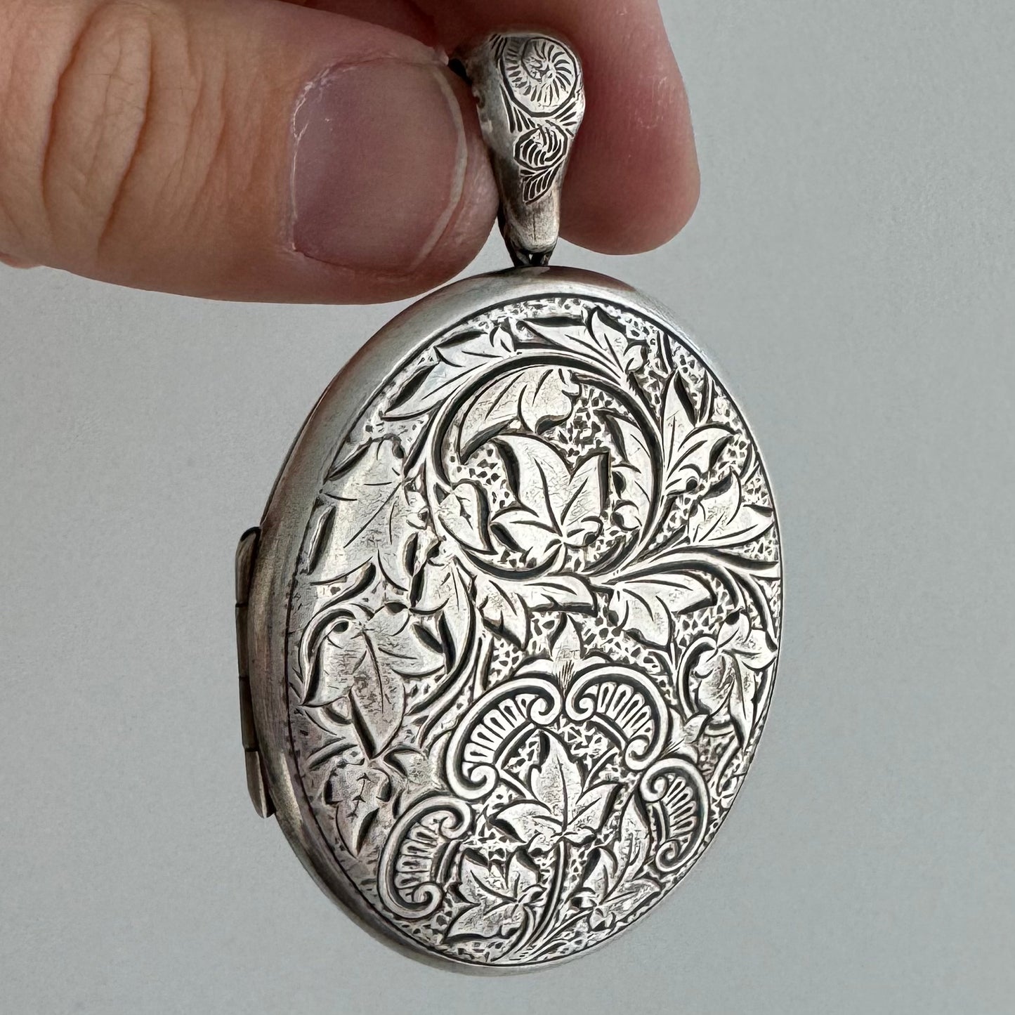 V I N T A G E // 1980s does 1890s / sterling silver victorian revival huge ivy locket / a pendant