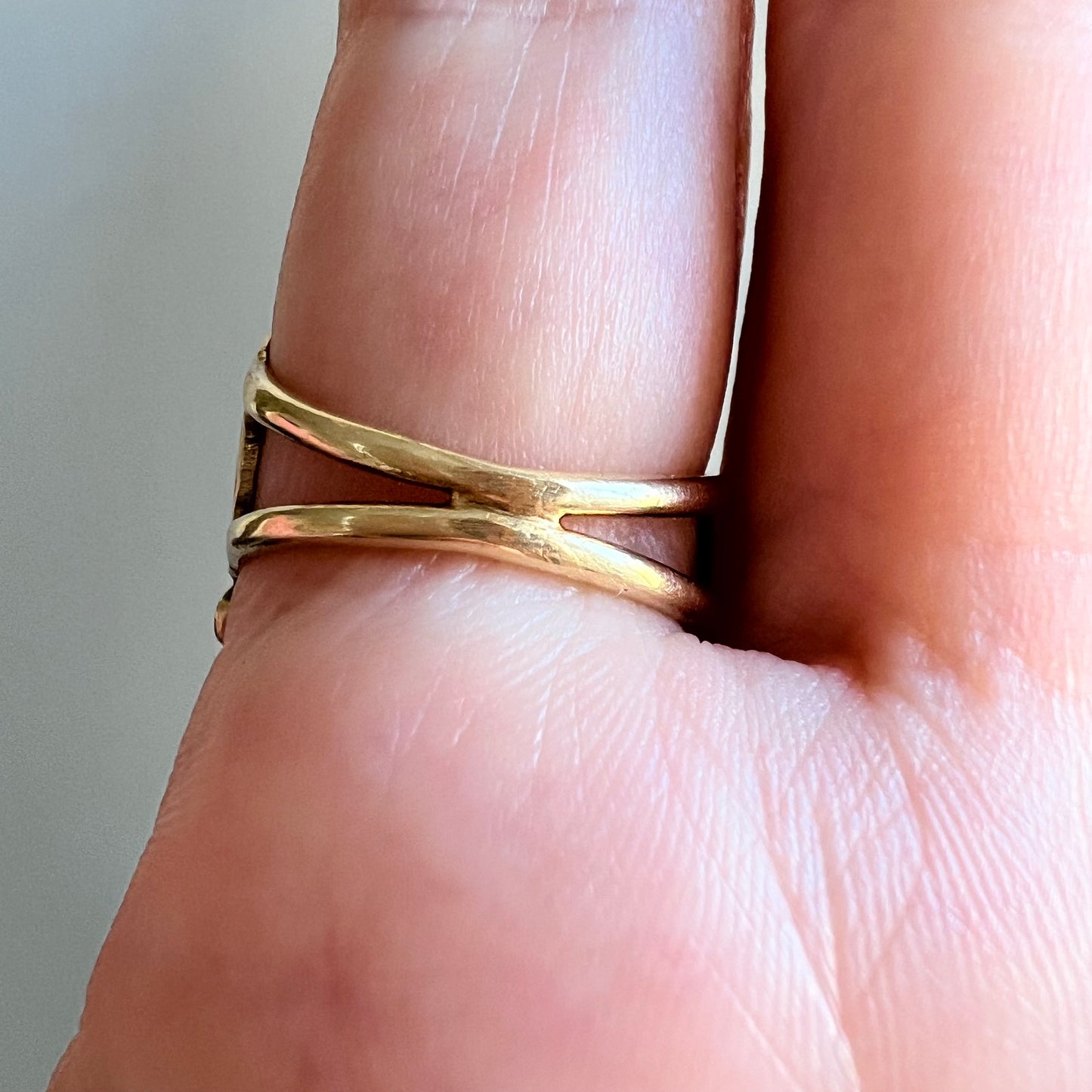 V I N T A G E // 1970s does 1930s / full finger 14k yellow gold goddess ring / size 6.5