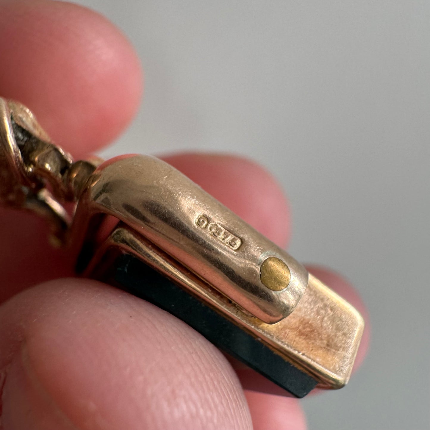 A N T I Q U E // late Victorian era lion-topped 9ct rosy yellow gold fob with bloodstone