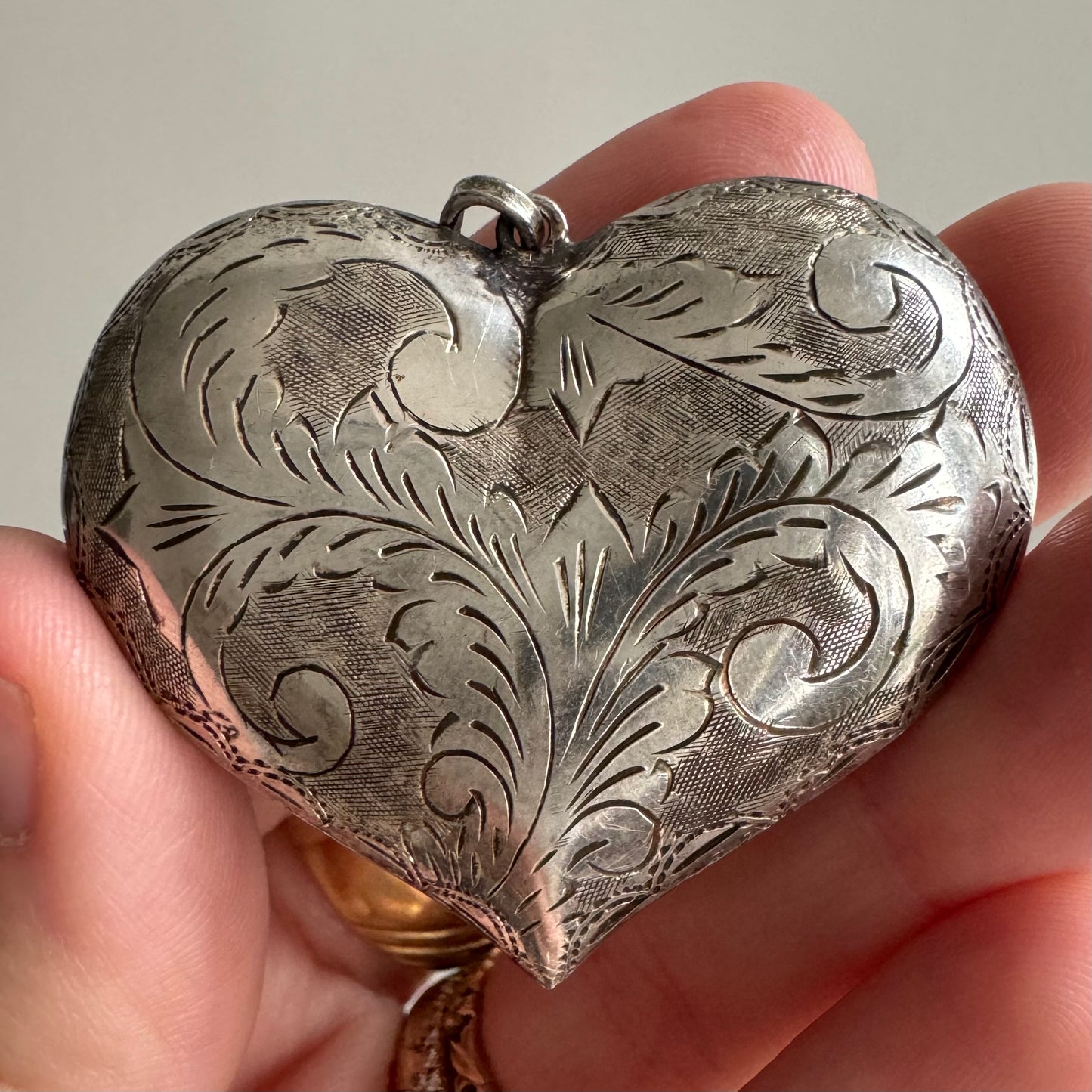 V I N T A G E // BIG sterling silver engraved puffy heart pendant