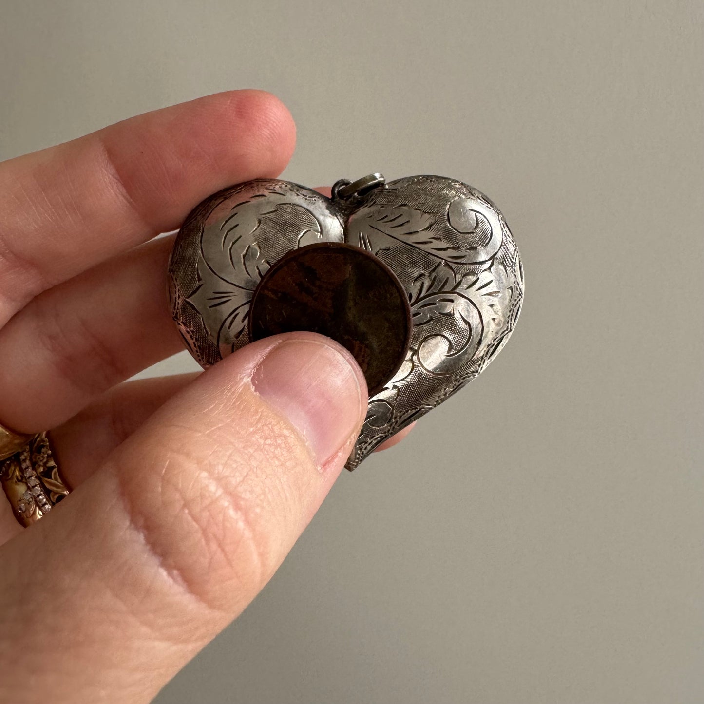 V I N T A G E // BIG sterling silver engraved puffy heart pendant