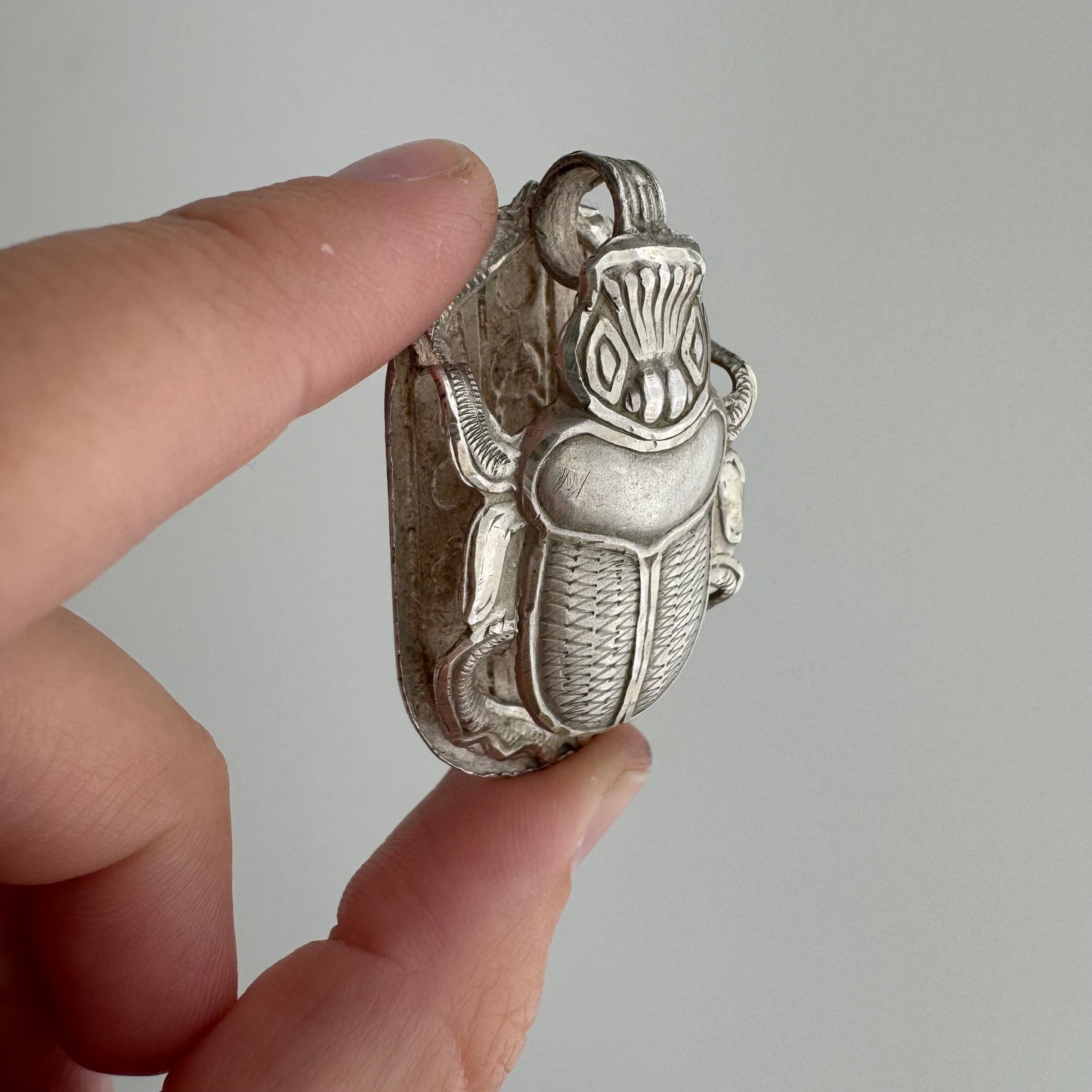 V I N T A G E // manifestor of the sun / 800 silver scarab / a pendant