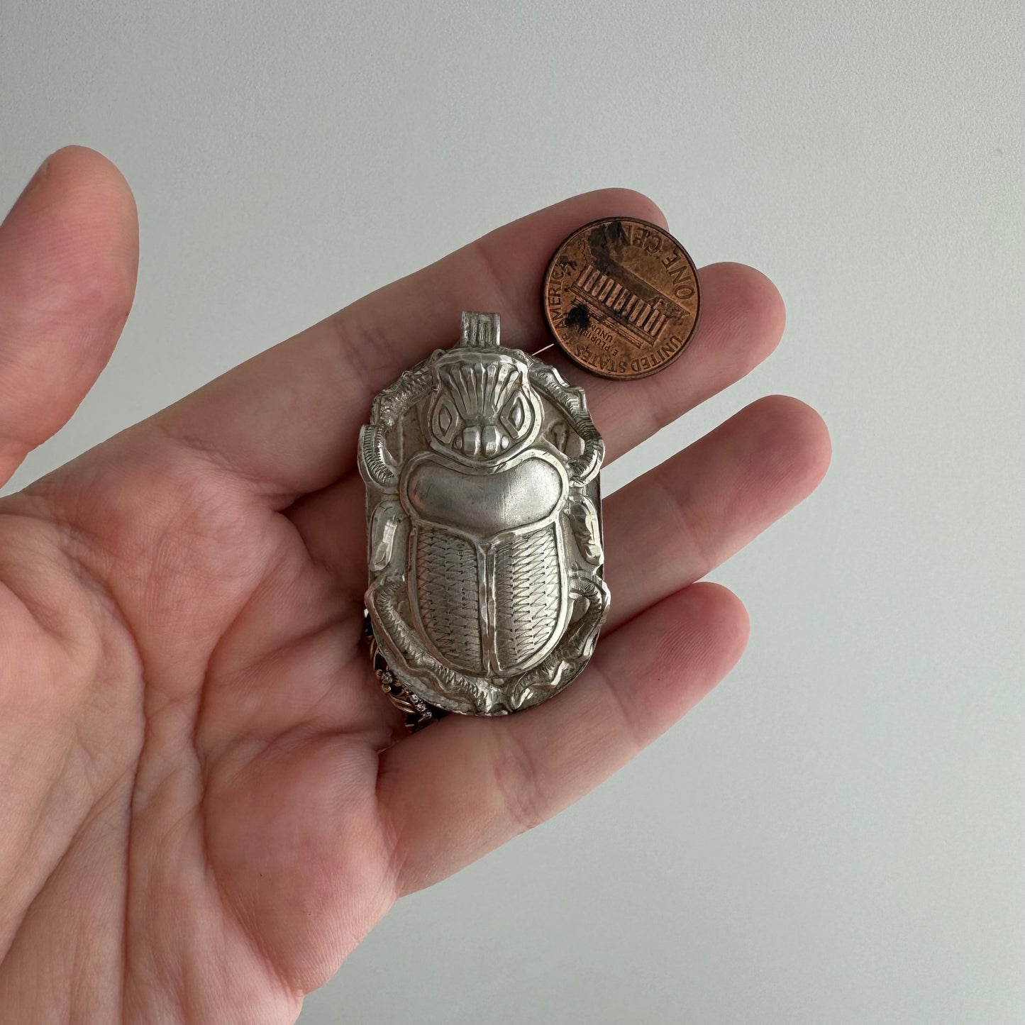 V I N T A G E // manifestor of the sun / 800 silver scarab / a pendant