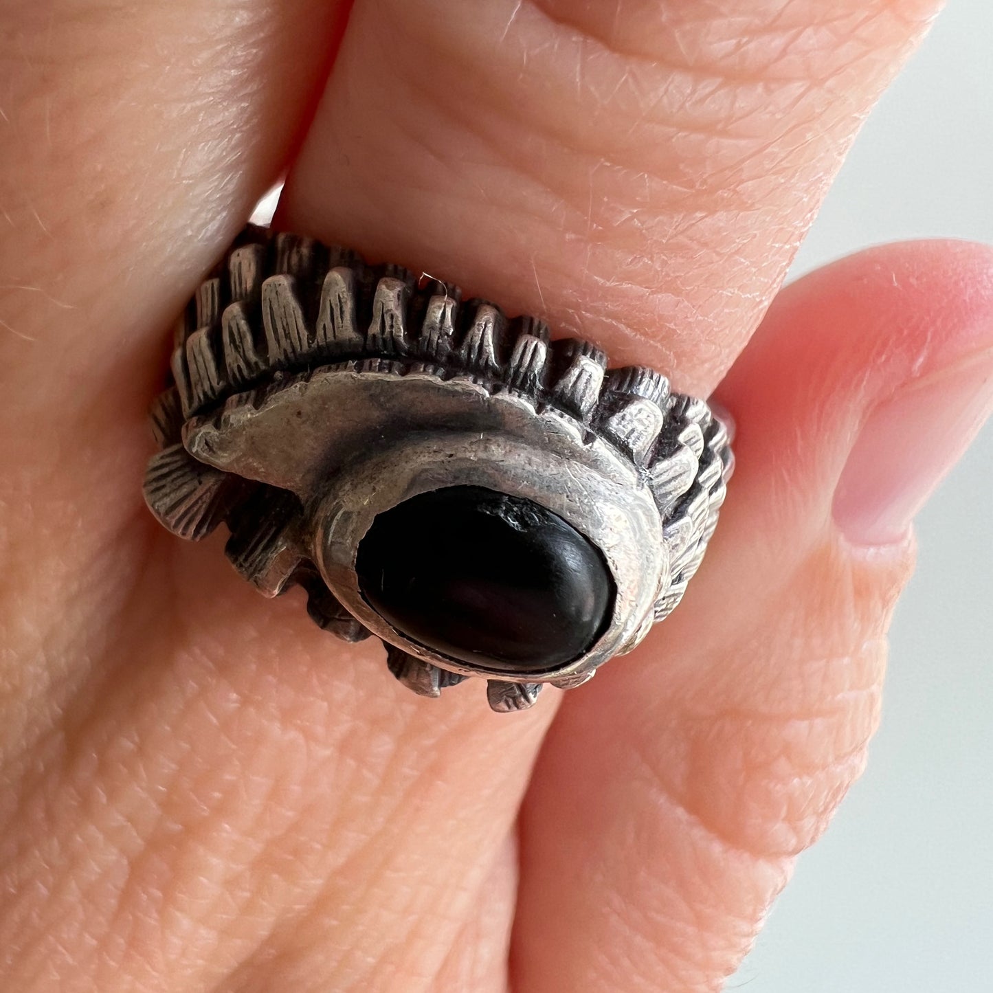 V I N T A G E // modernist bird / sterling silver and black stone owl signet ring / size 8-8.25