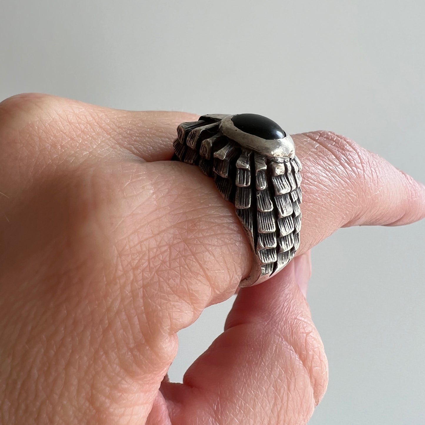 V I N T A G E // modernist bird / sterling silver and black stone owl signet ring / size 8-8.25