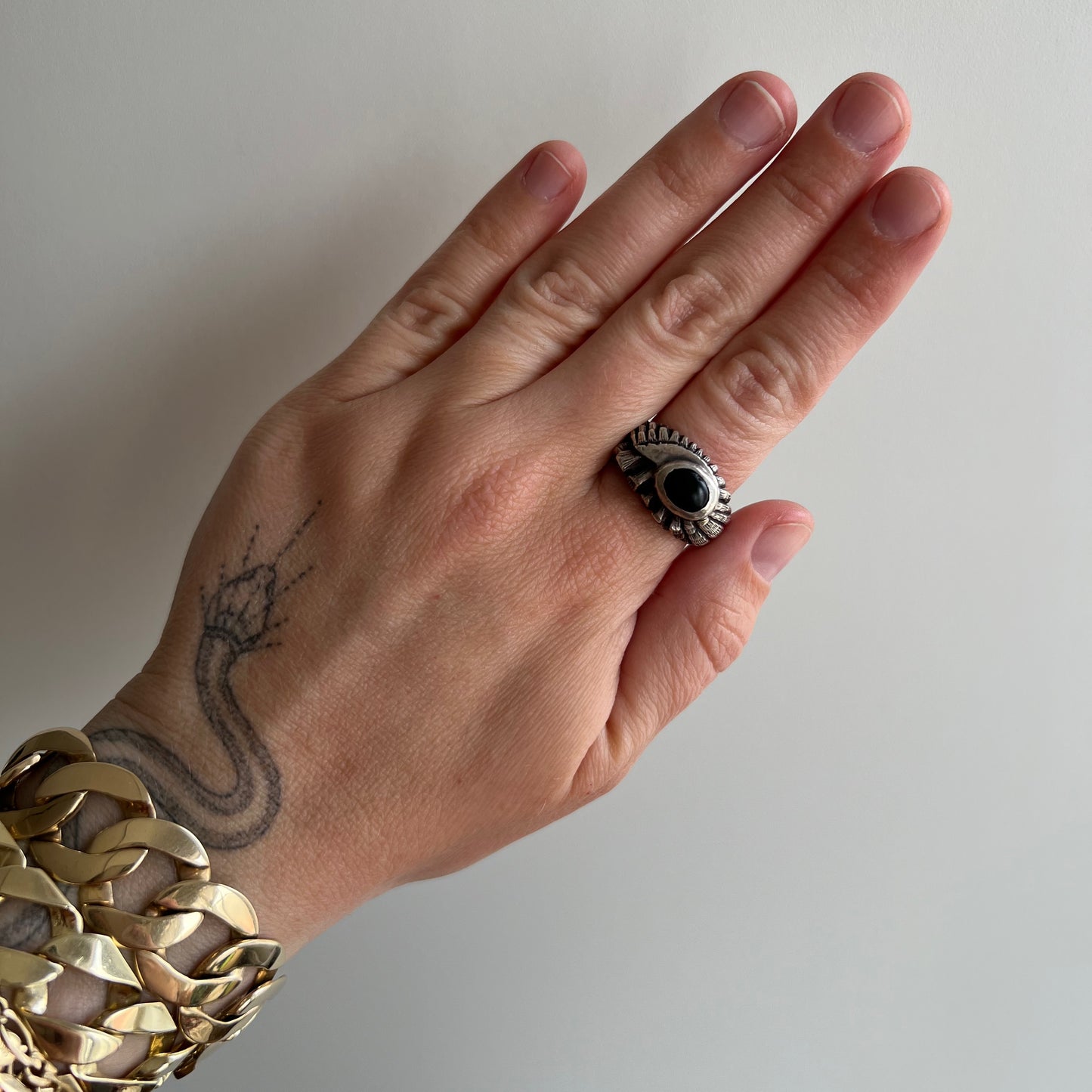 V I N T A G E // modernist bird / sterling silver and black stone owl signet ring / size 8-8.25