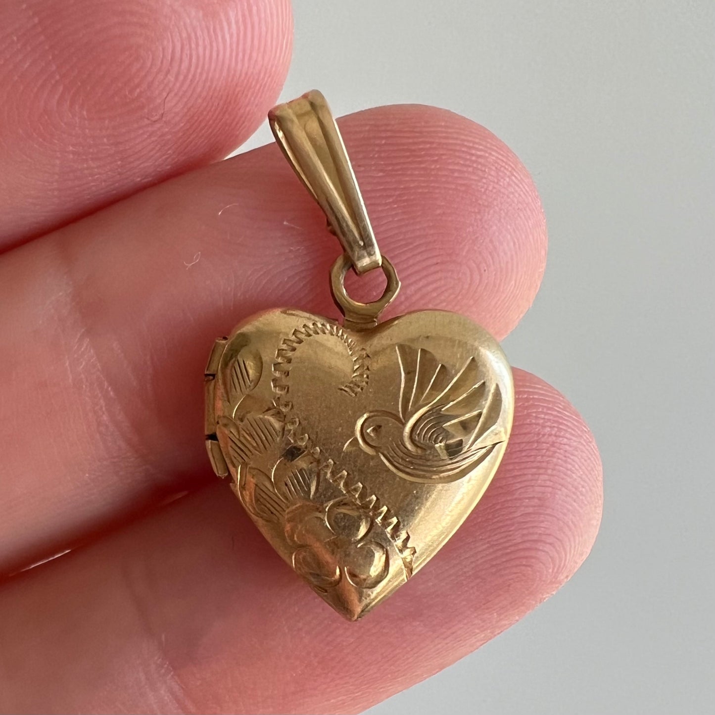 V I N T A G E // garden memories / 14k solid yellow gold heart locket / a charm or pendant