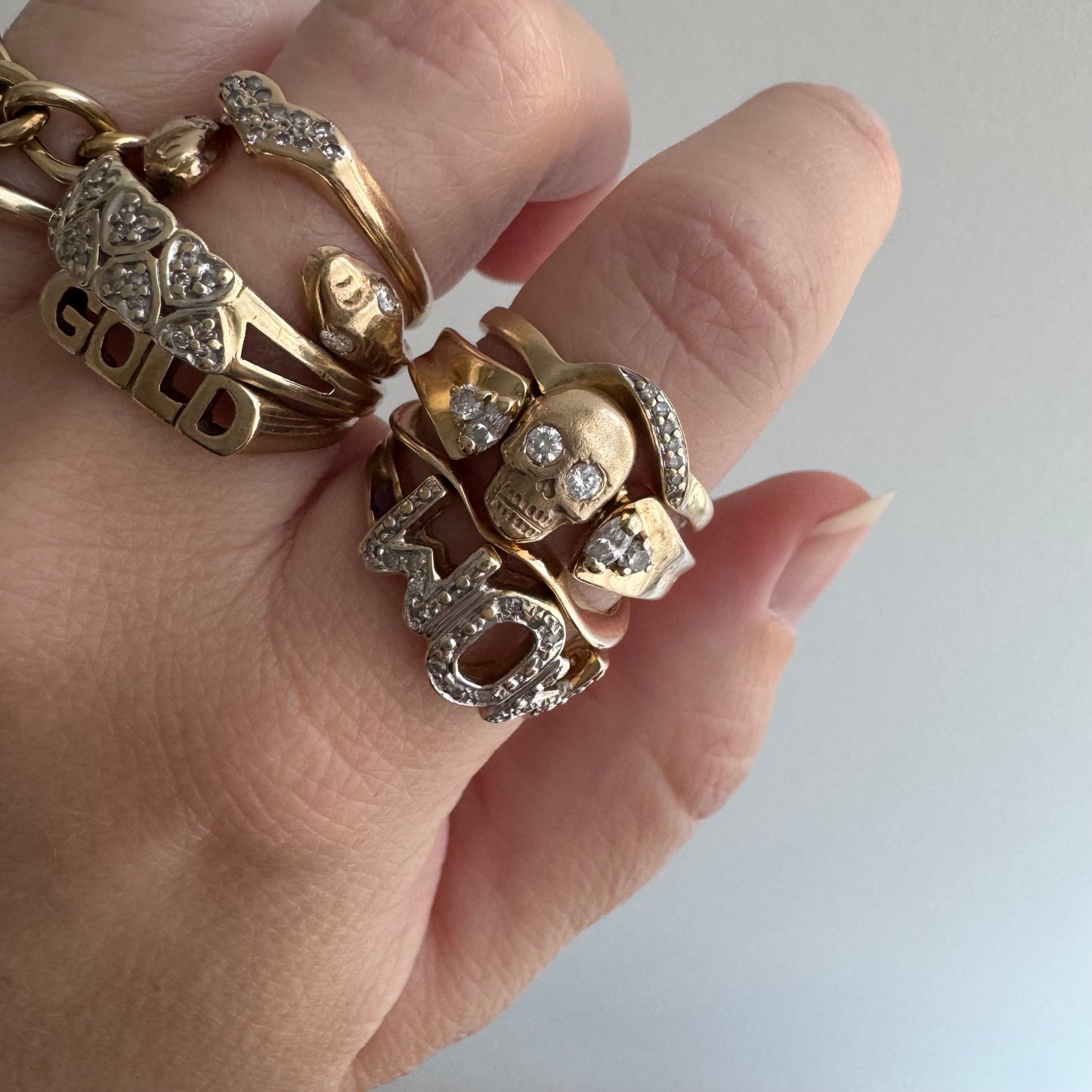 E S T A T E // helpful stacker / 10k asymmetric curved seven diamond stacking band / size 7.25