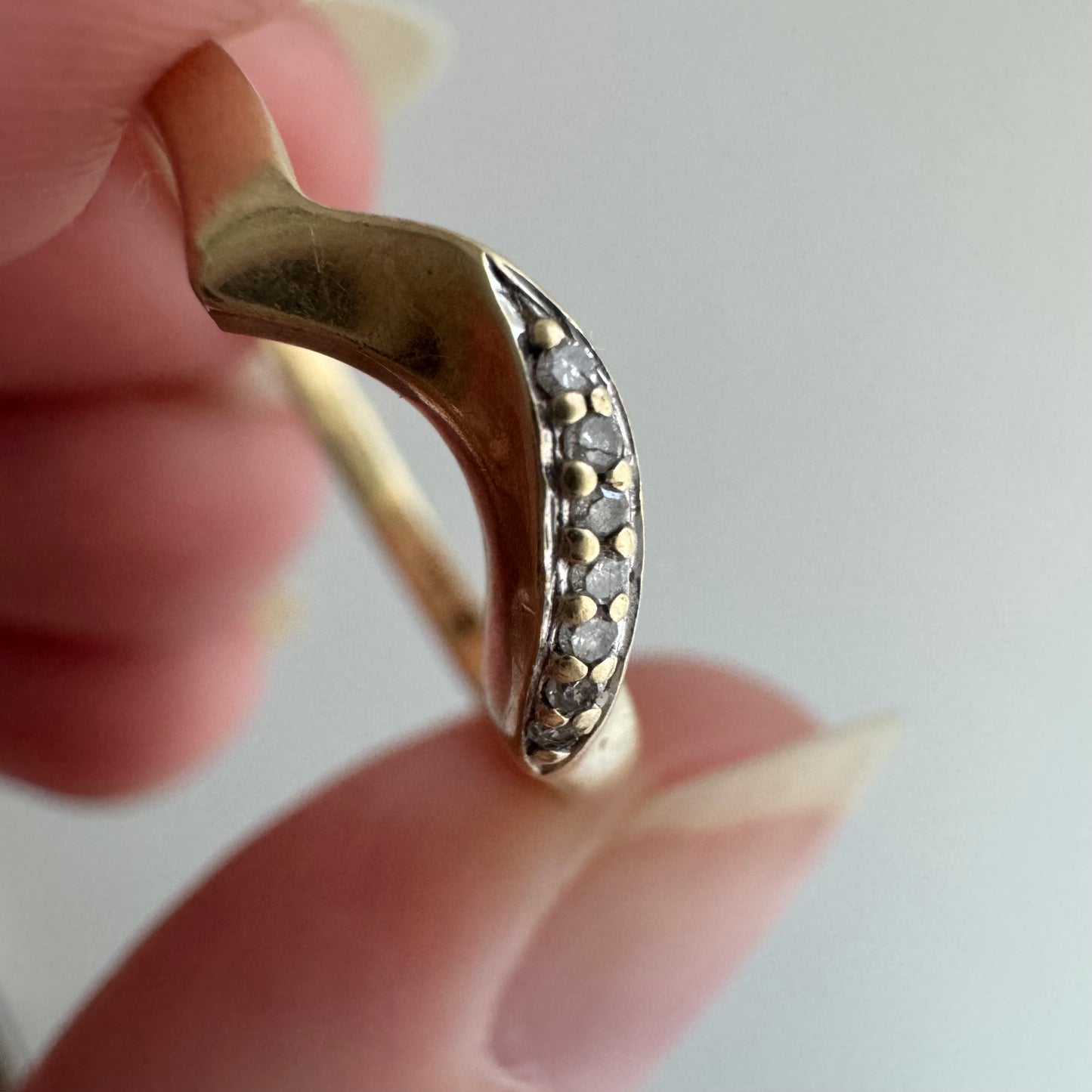 E S T A T E // helpful stacker / 10k asymmetric curved seven diamond stacking band / size 7.25