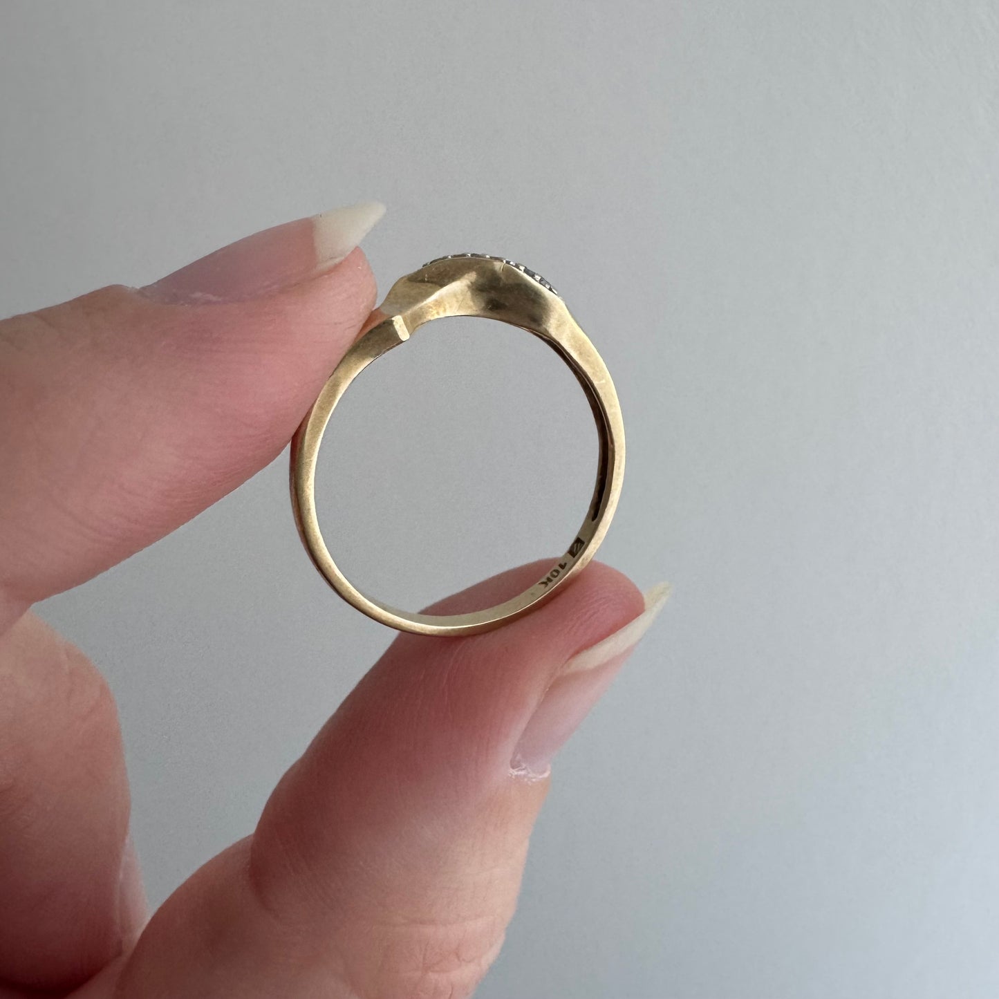 E S T A T E // helpful stacker / 10k asymmetric curved seven diamond stacking band / size 7.25