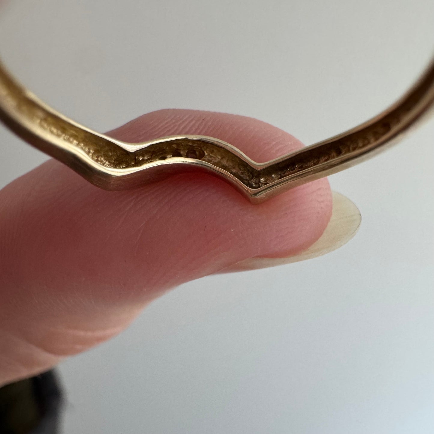 E S T A T E // helpful stacker / 10k asymmetric curved seven diamond stacking band / size 7.25