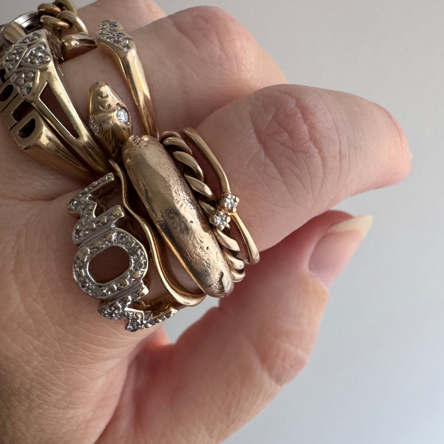 E S T A T E // helpful stacker / 14k Exquisite toi et moi chevron curved diamond stacking band / size 6.25