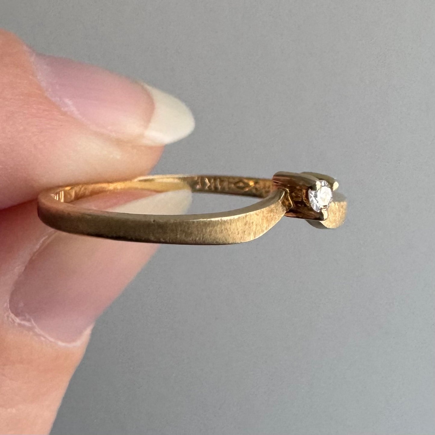 E S T A T E // helpful stacker / 14k Tru Blu chevron curved diamond solitaire stacking band / size 6.5