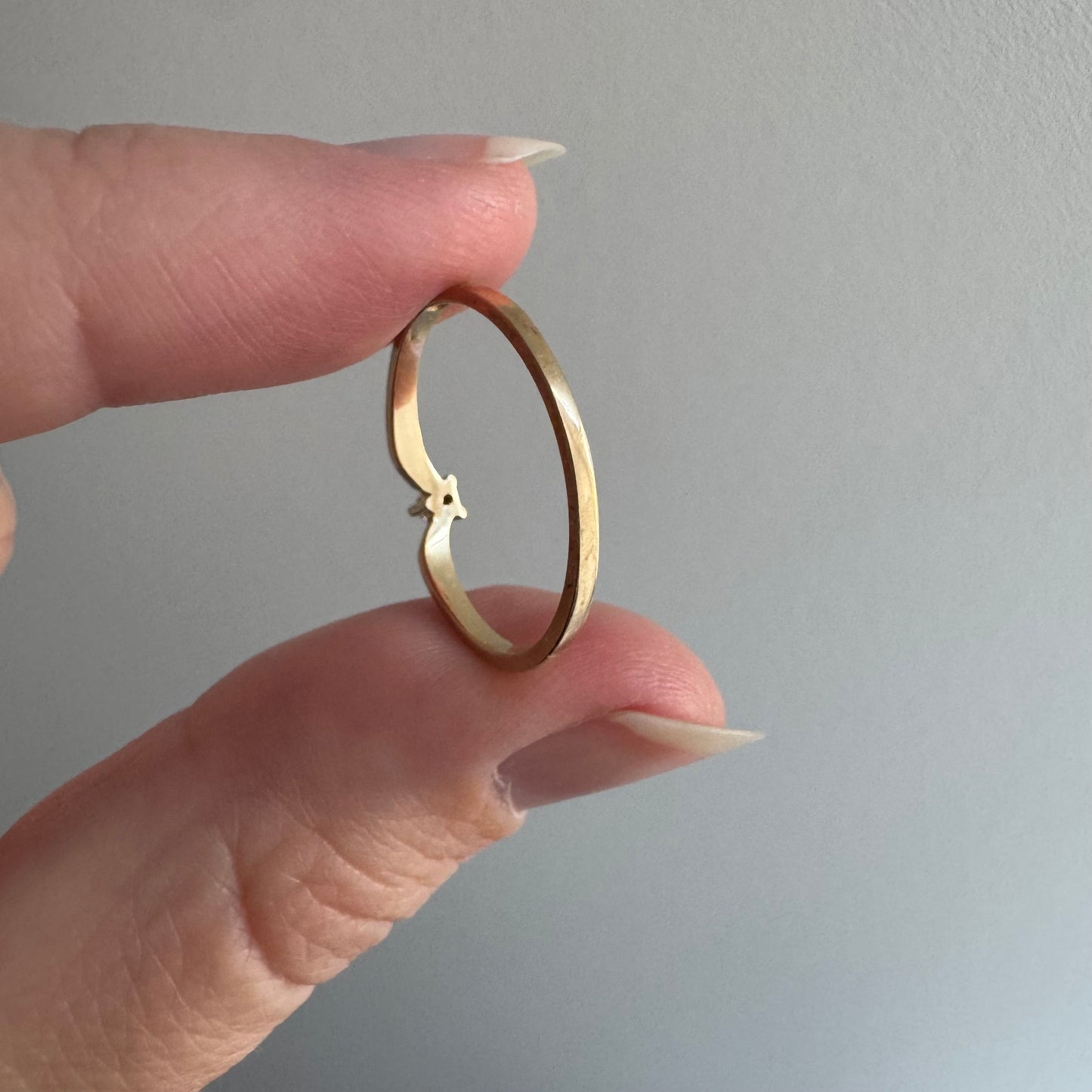 E S T A T E // helpful stacker / 14k Tru Blu chevron curved diamond solitaire stacking band / size 6.5