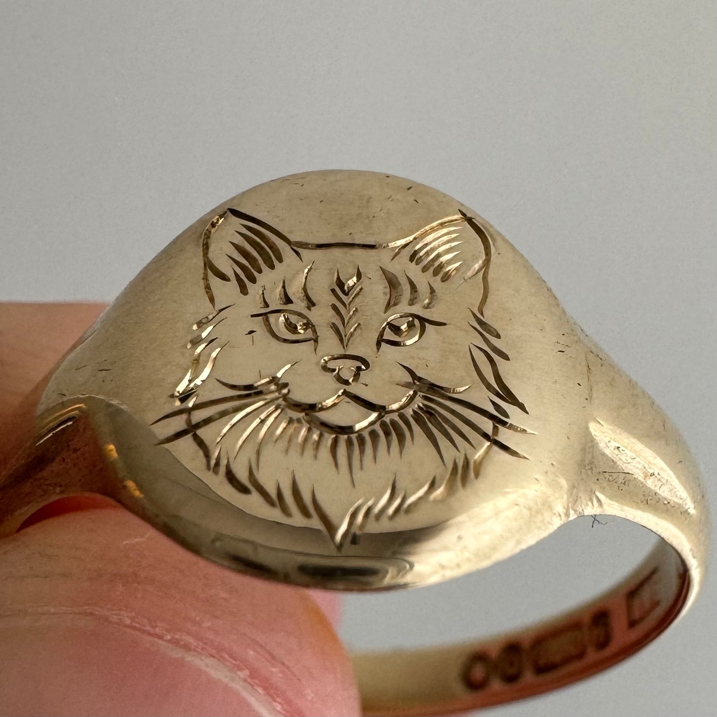 reimagined A N T I Q U E // sassy cat / 9k rosy yellow heart signet with a new kitty face / size 9