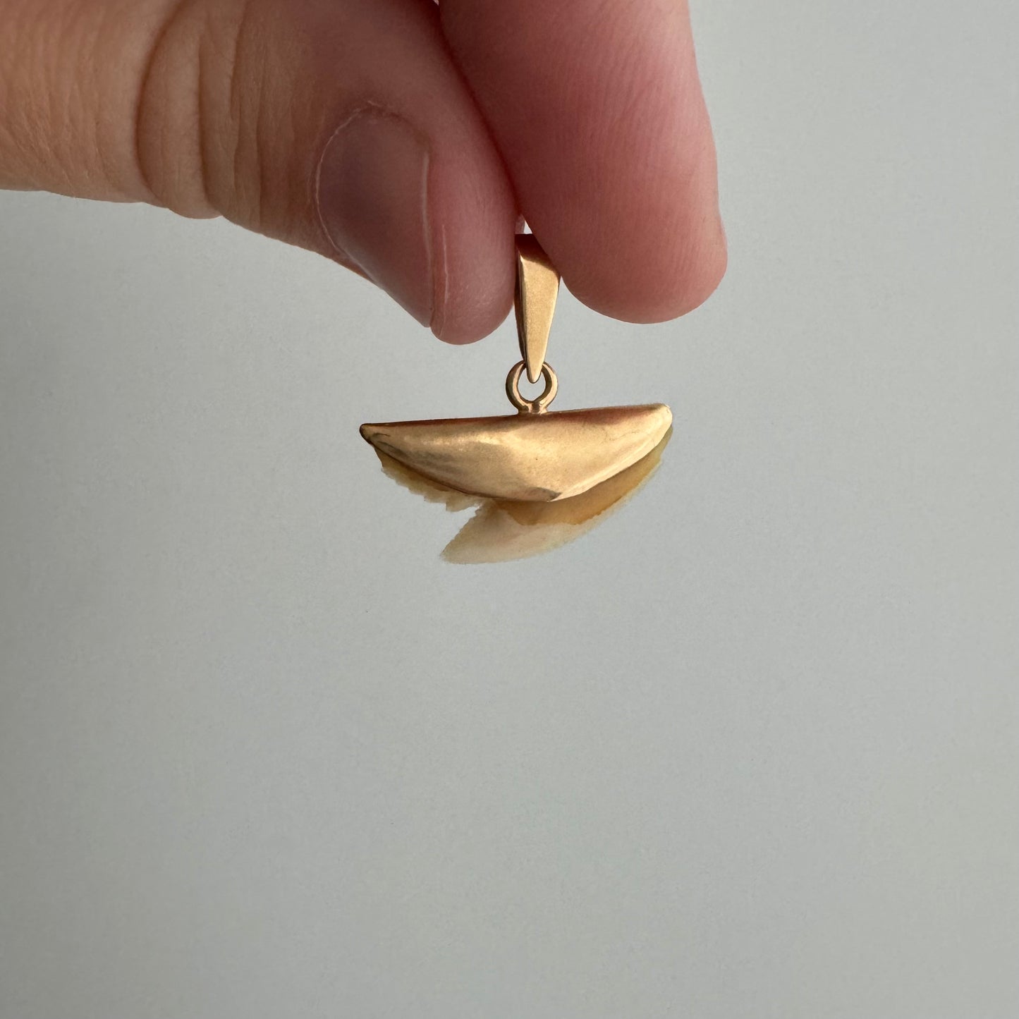 A N T I Q U E // shark tooth / 10k gold and shark tooth / a pendant