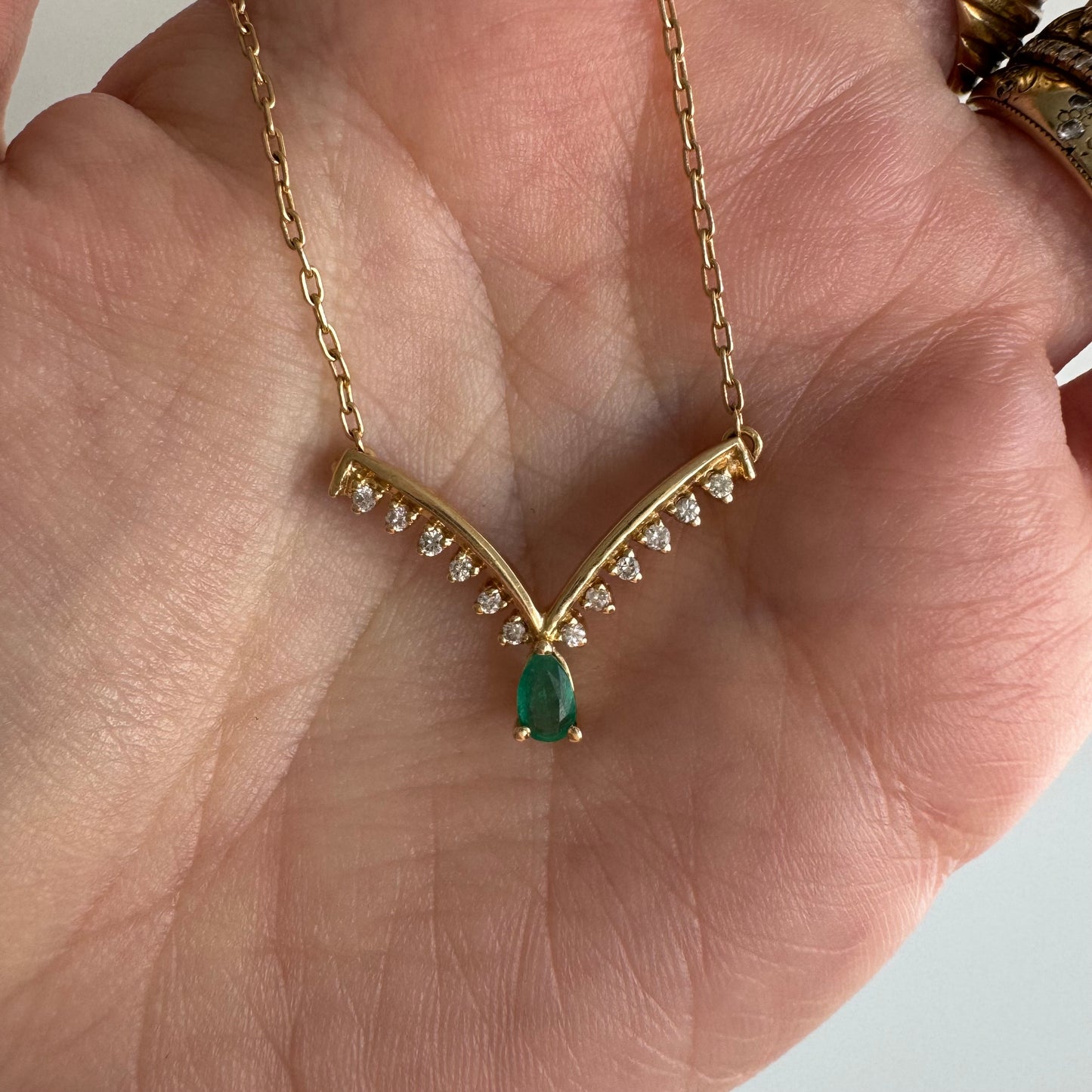 V I N T A G E // emerald valley / 14k diamond and emerald chevron pendant necklace / 17"