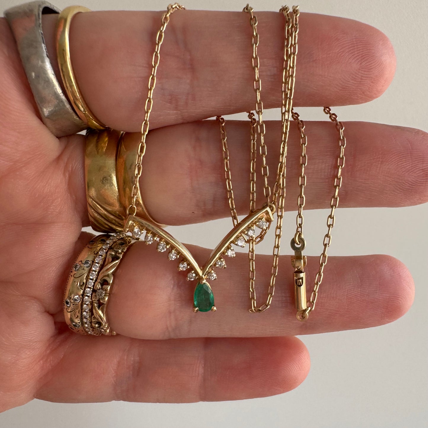 V I N T A G E // emerald valley / 14k diamond and emerald chevron pendant necklace / 17"