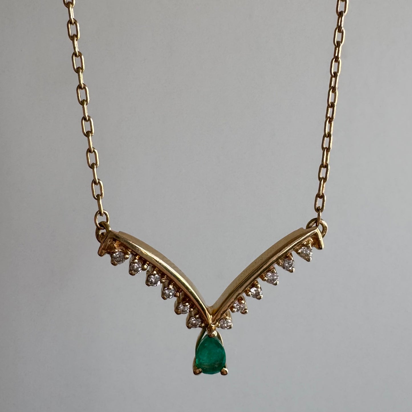 V I N T A G E // emerald valley / 14k diamond and emerald chevron pendant necklace / 17"