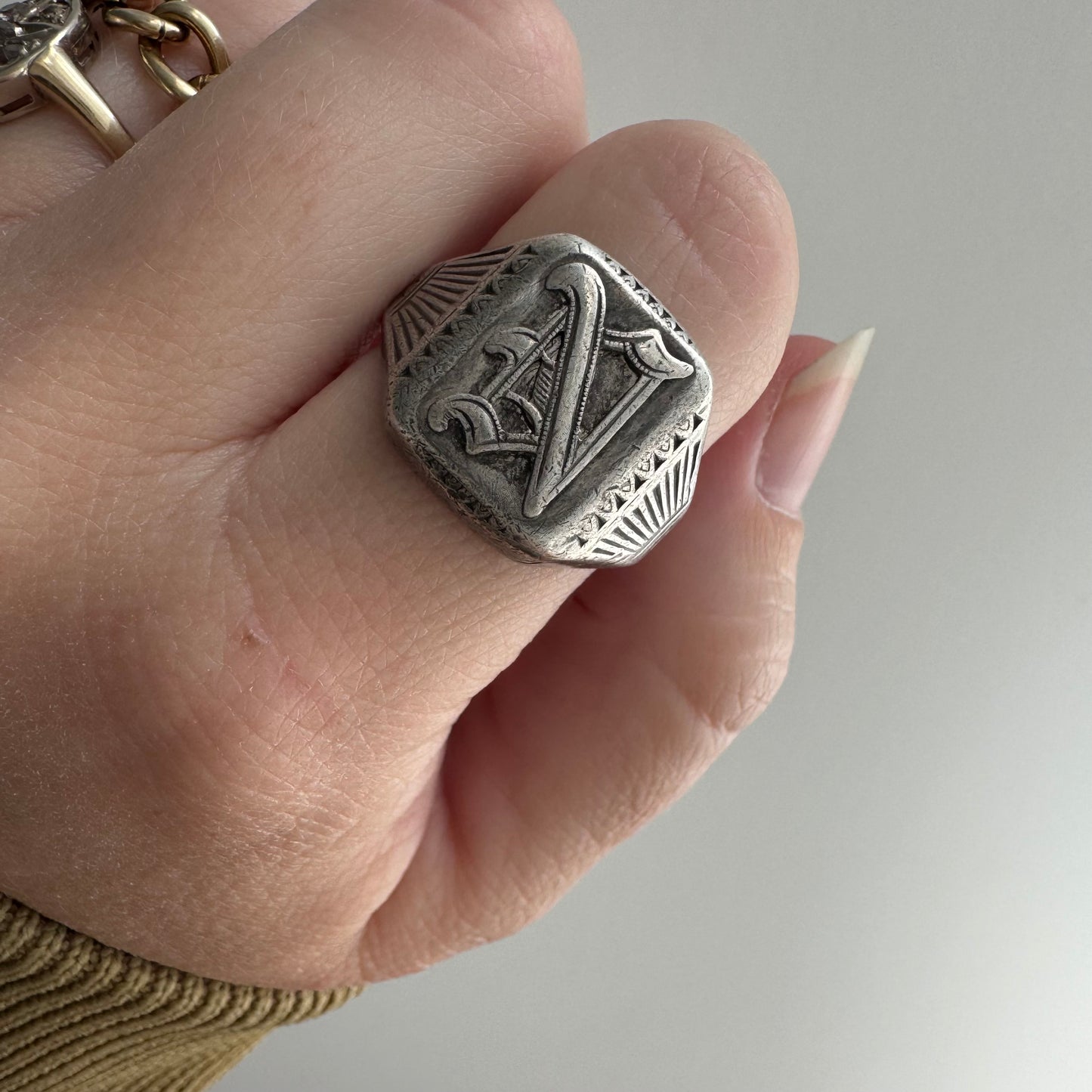 V I N T A G E // N / sterling silver initial N signet ring / size 10.5