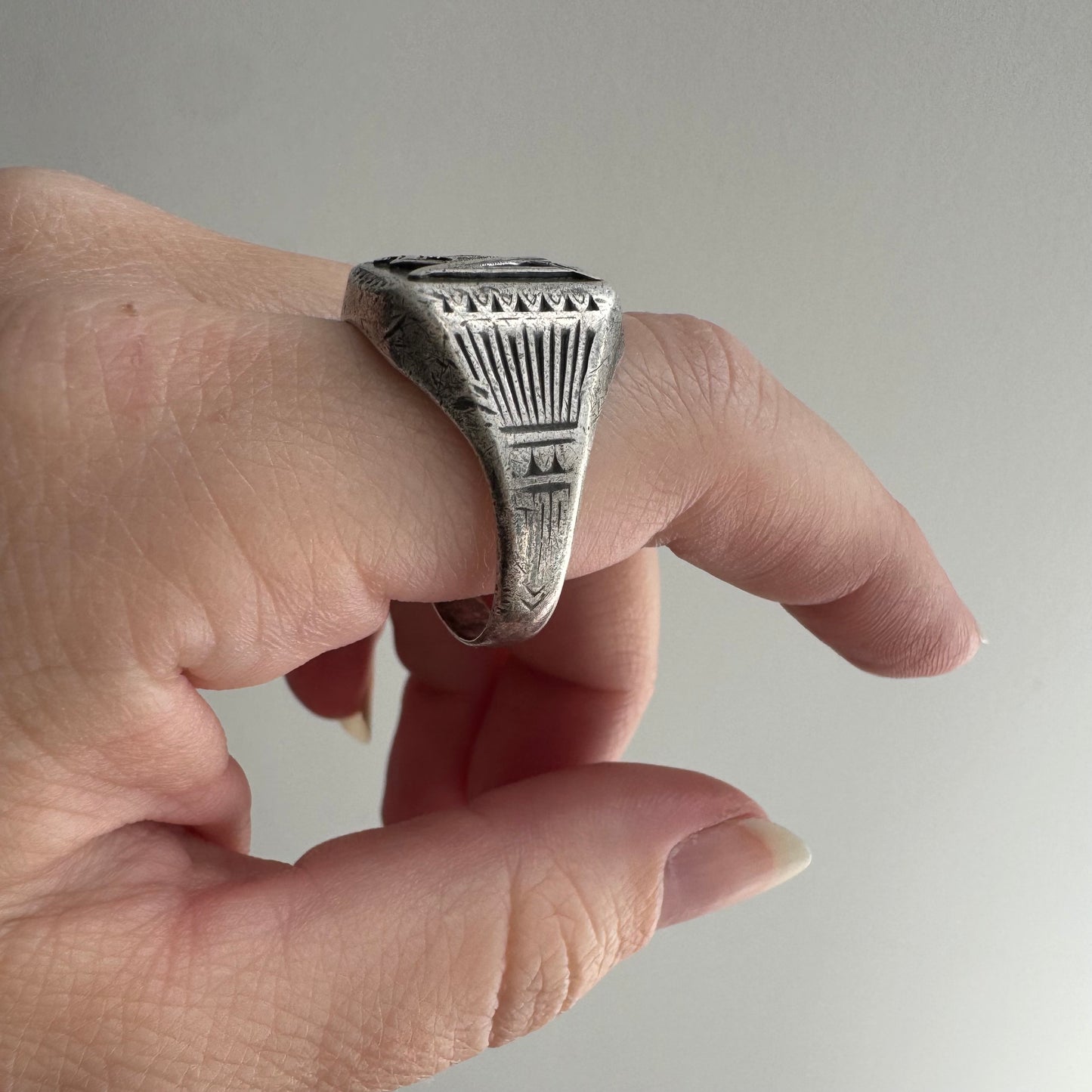 V I N T A G E // N / sterling silver initial N signet ring / size 10.5