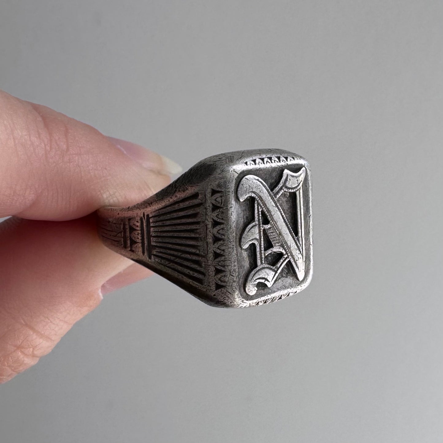 V I N T A G E // N / sterling silver initial N signet ring / size 10.5