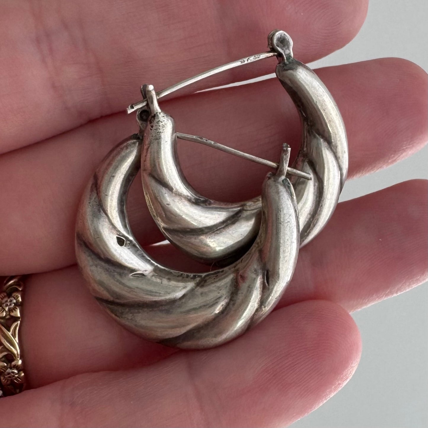 V I N T A G E // silver croissants / sterling silver 1" lever back croissant shaped hoops / earrings