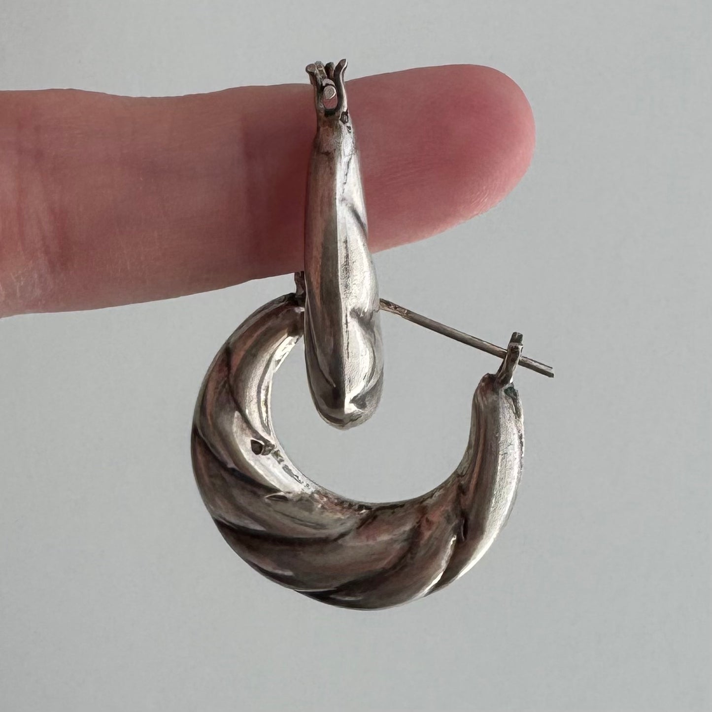 V I N T A G E // silver croissants / sterling silver 1" lever back croissant shaped hoops / earrings