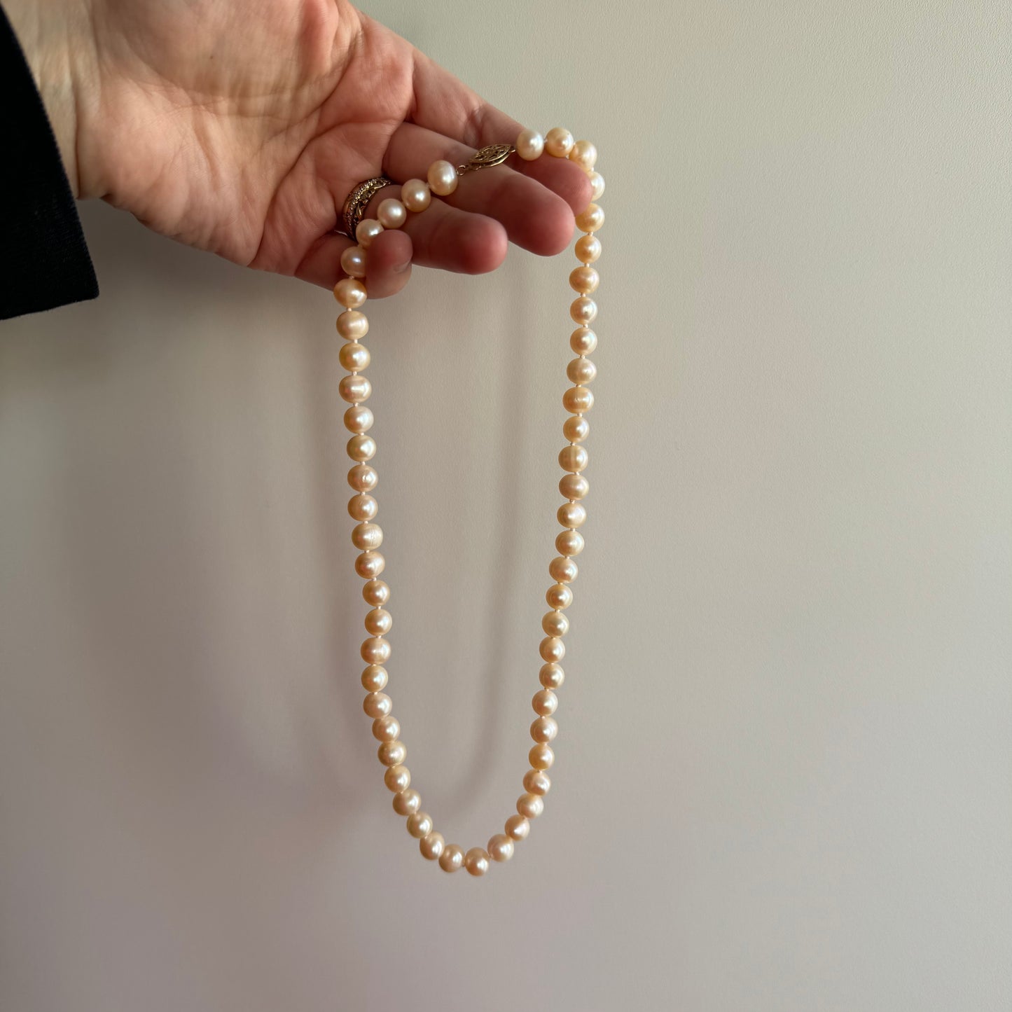 RESERVED V I N T A G E // rosy pearls / 14k and slightly pink cultured pearl necklace / 18"