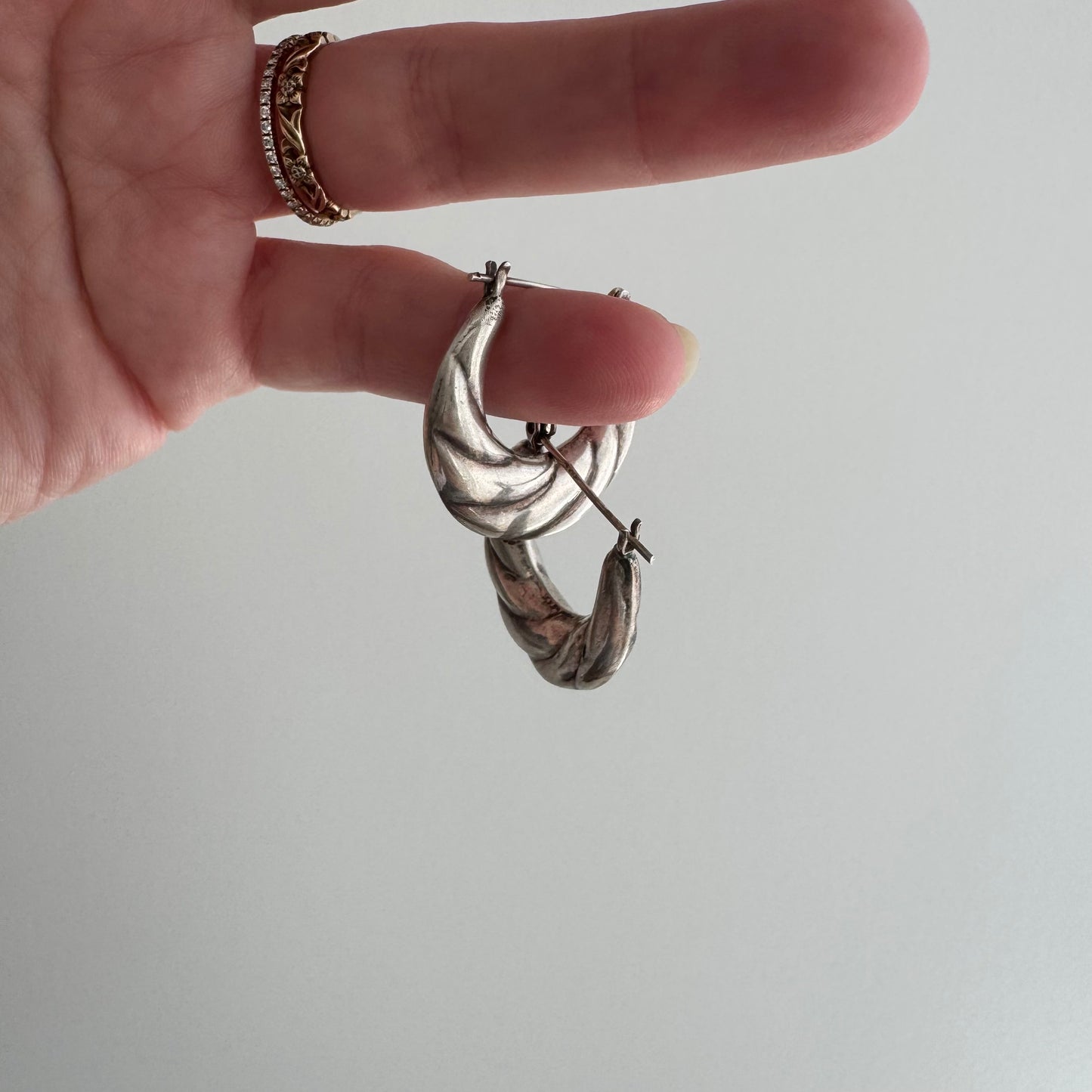 V I N T A G E // silver croissants / sterling silver 1" lever back croissant shaped hoops / earrings