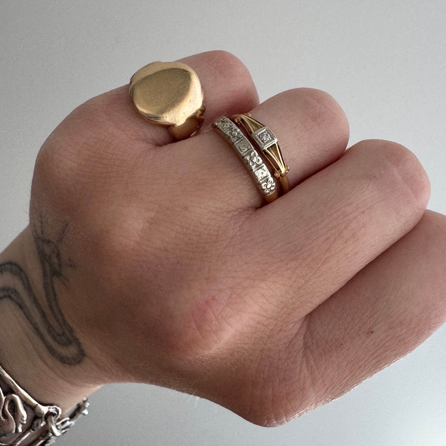 V I N T A G E // bicolor blooms / 14k yellow and white gold embossed blossom band / size 6.75