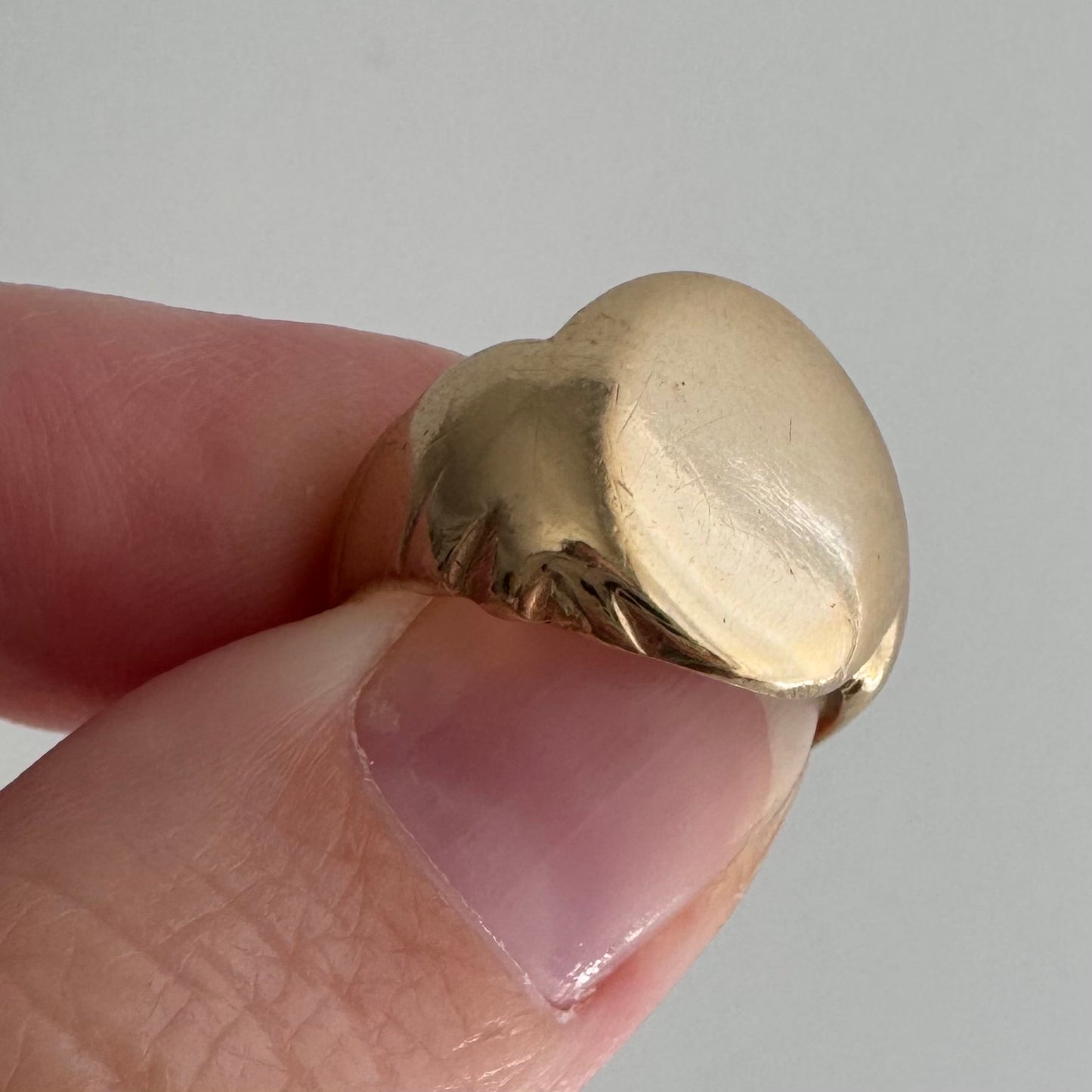 V I N T A G E // pinky possibilities / 10k sturdy worn oval signet ring / size 3.75