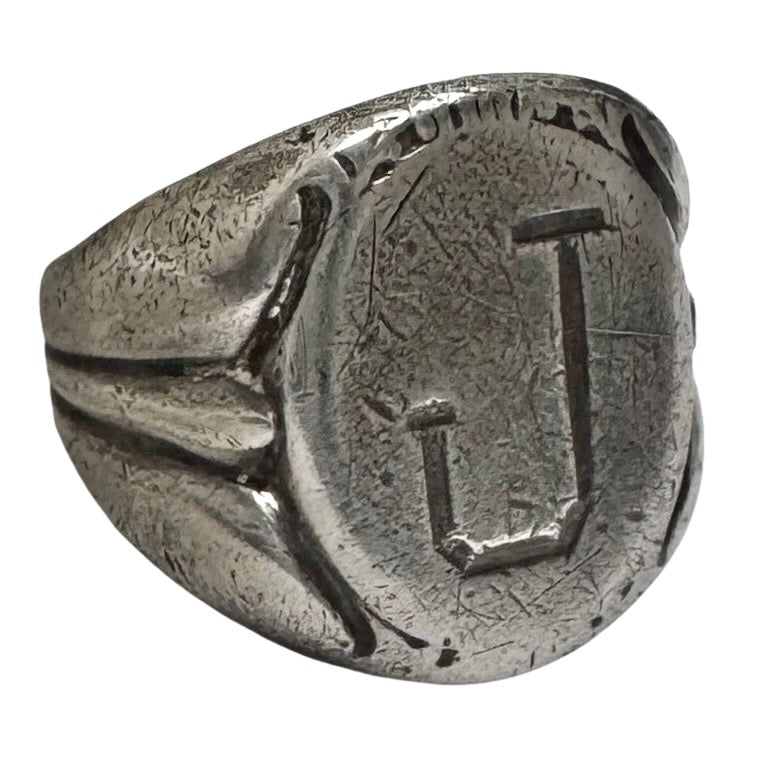 V I N T A G E // J / sterling silver initial J older signet ring / size 7-ish