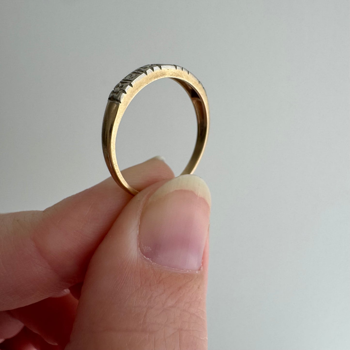 V I N T A G E // bicolor blooms / 14k yellow and white gold embossed blossom band / size 6.75