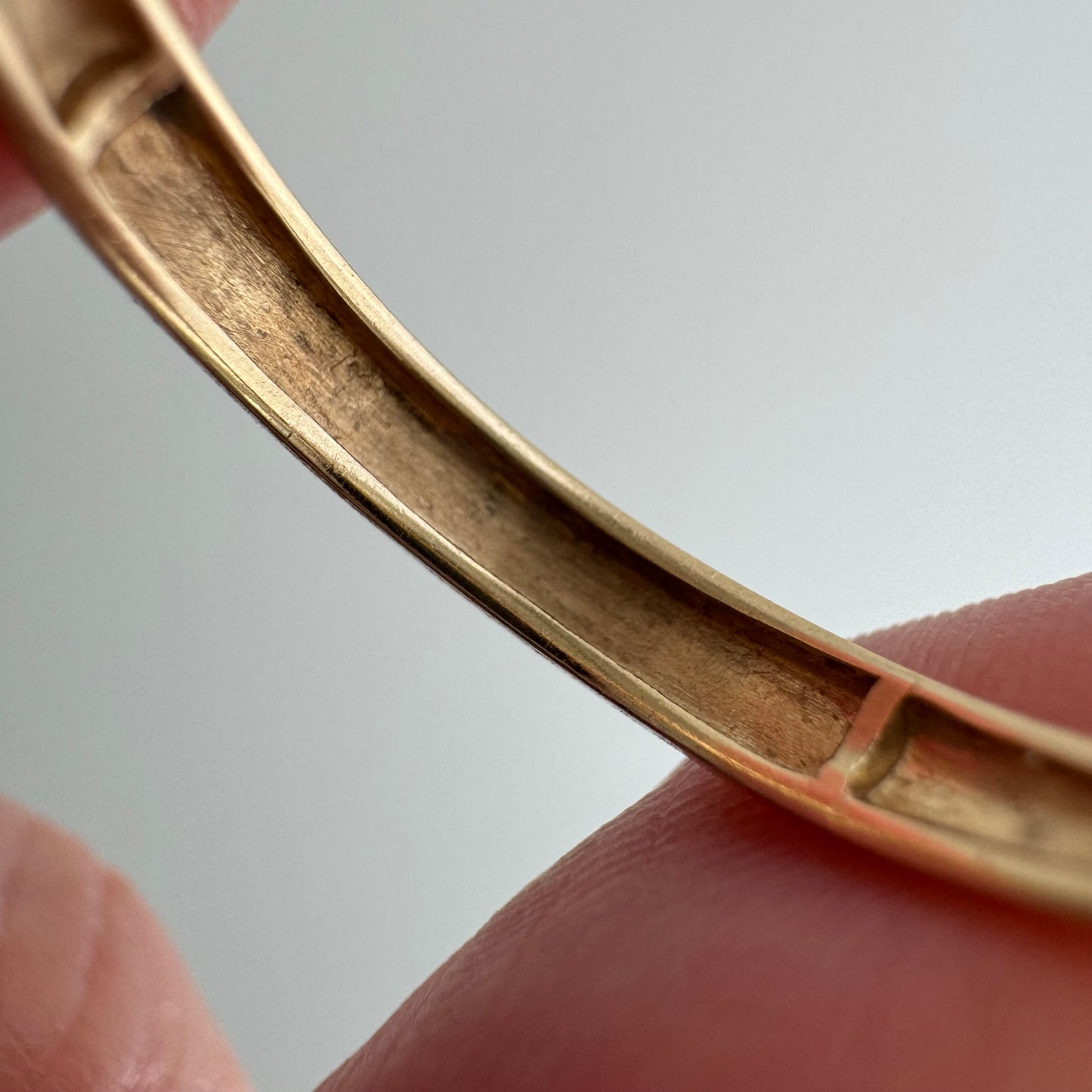 V I N T A G E // bicolor blooms / 14k yellow and white gold embossed blossom band / size 6.75