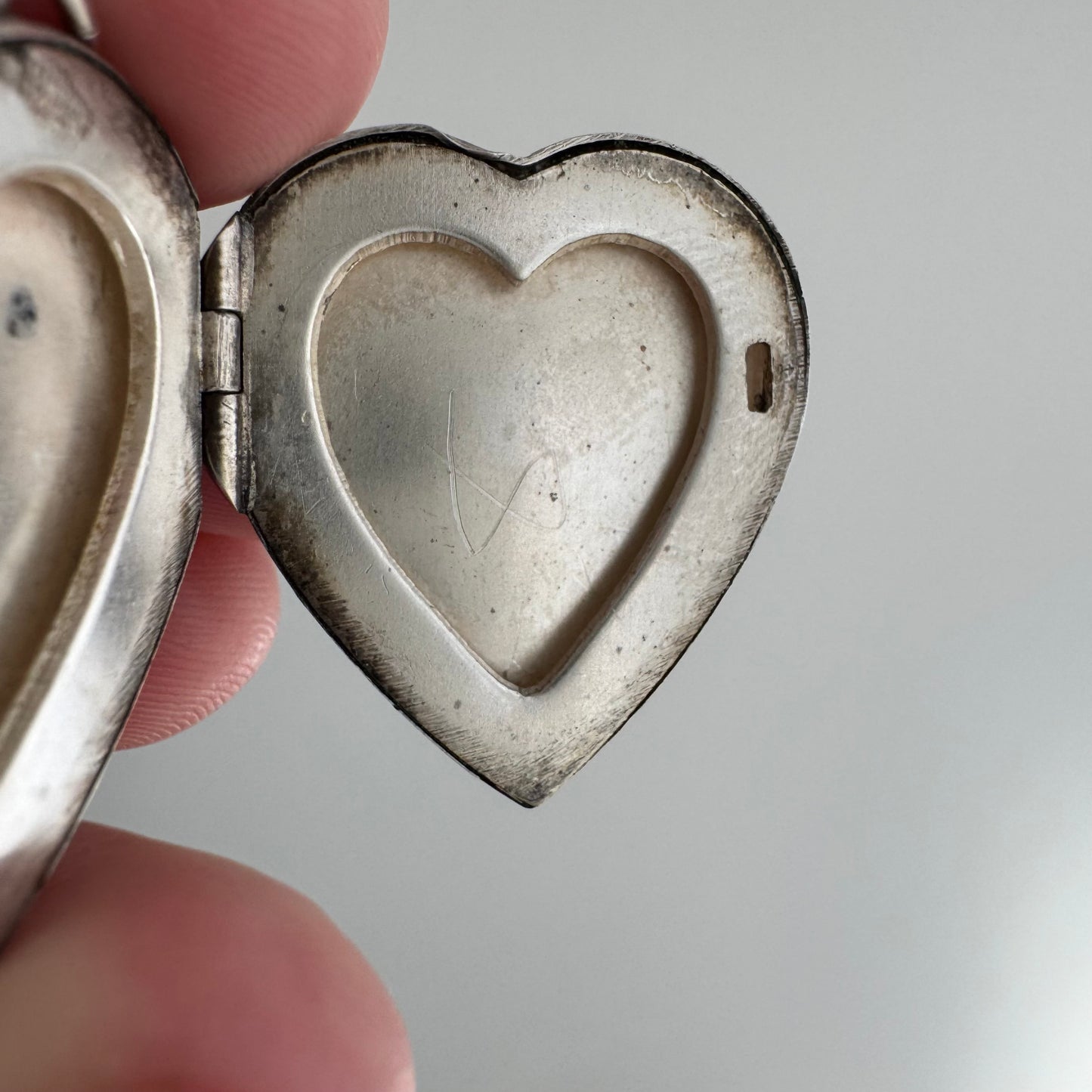 V I N T A G E // a sweet memory / 1940s sterling silver engraved sweetheart engraved heart locket / a pendant