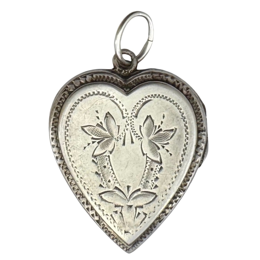 V I N T A G E // a sweet memory / 1940s sterling silver engraved sweetheart engraved heart locket / a pendant