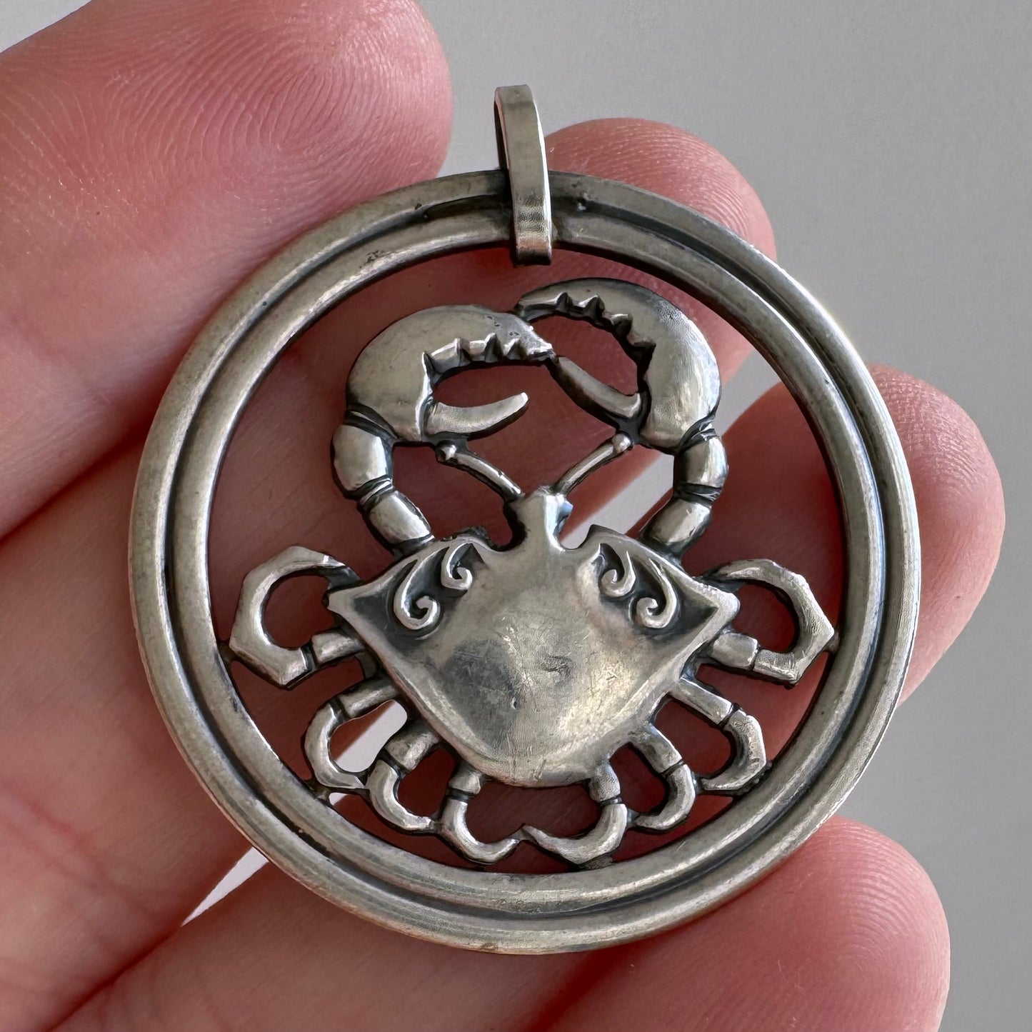 V I N T A G E // Van Dell delight / sterling silver cancer zodiac / a pendant