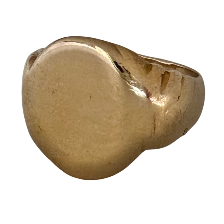 V I N T A G E // pinky possibilities / 10k sturdy worn oval signet ring / size 3.75