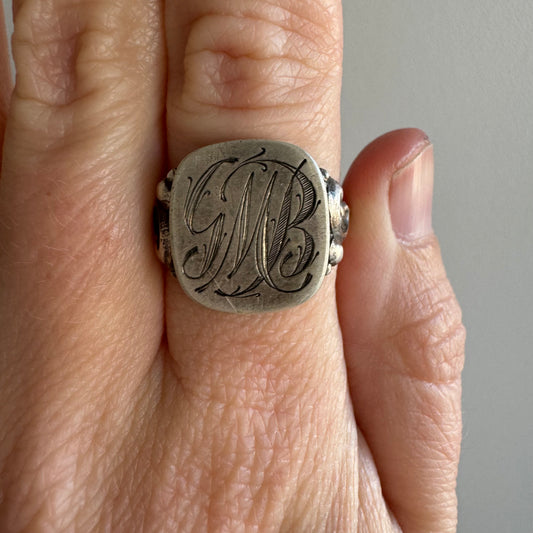 RESERVED V I N T A G E // GMB memories / 800 silver signet ring / size 8