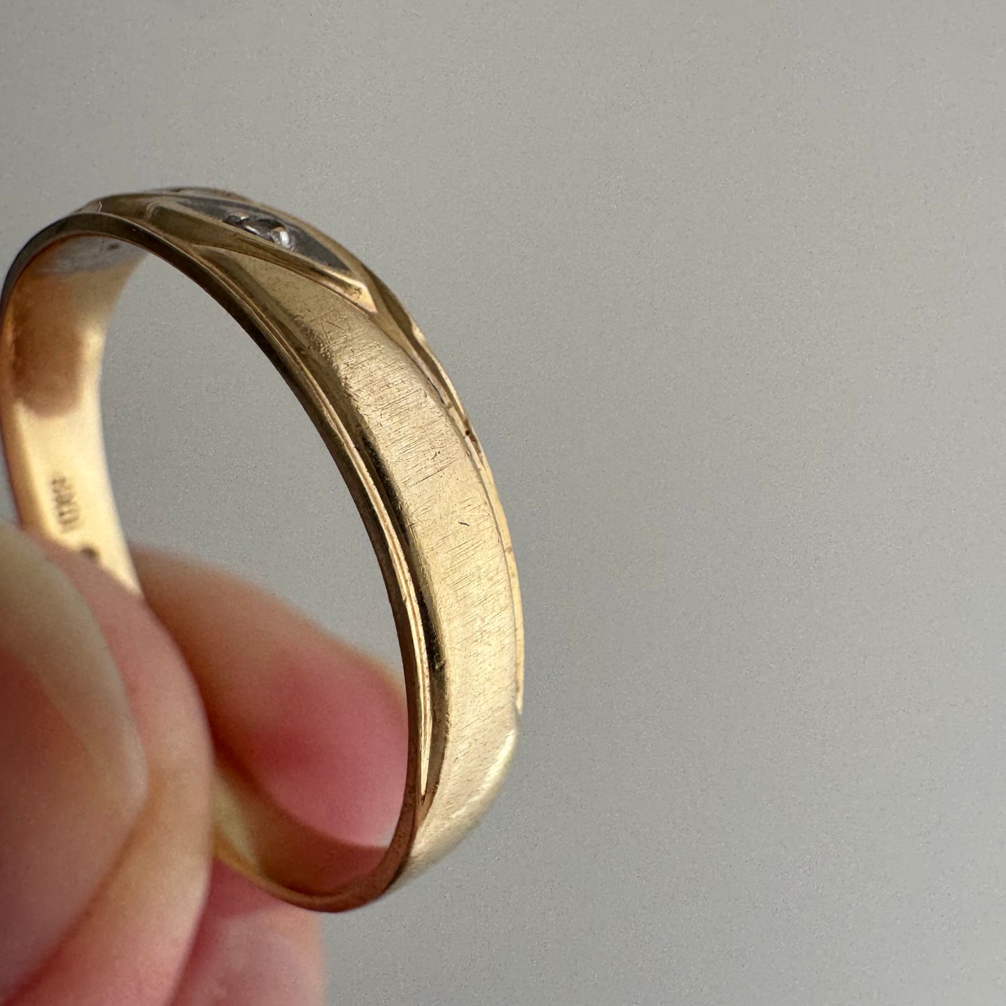 V I N T A G E // side eye trilogy / 10k and diamond trilogy band / size 10